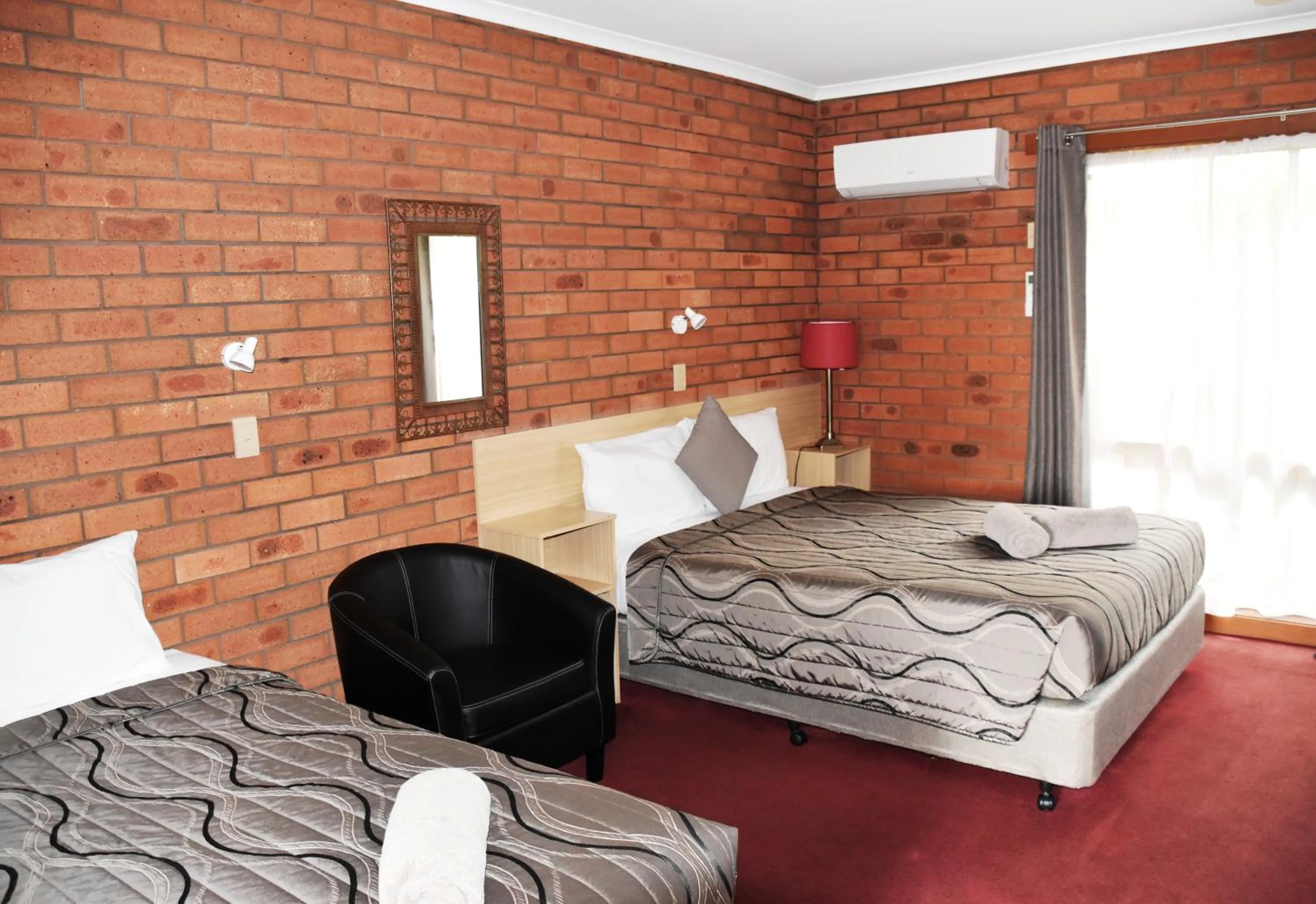 Photo of the whole room, Bed in Shannon Motor Inn