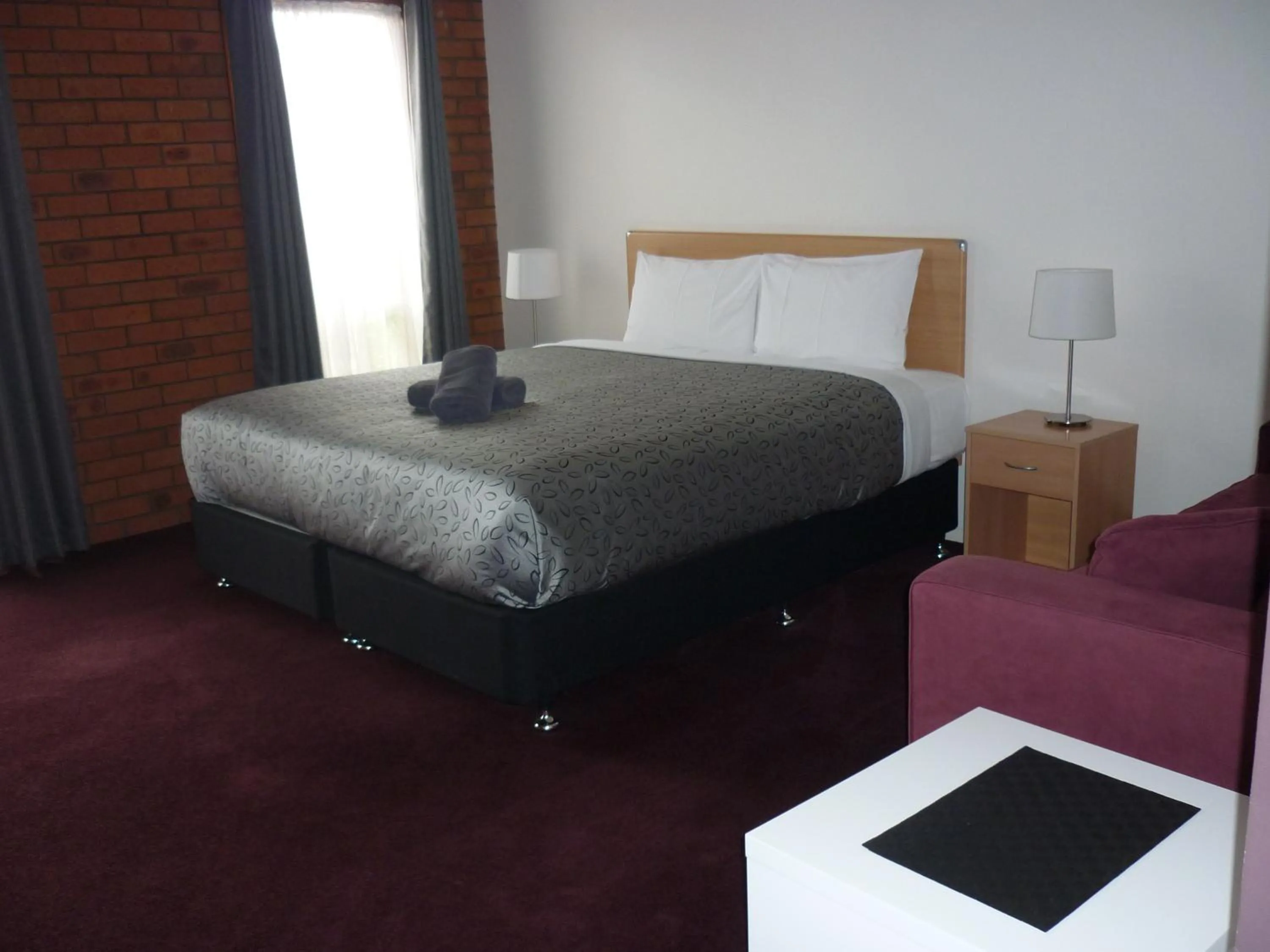 Bed in Shannon Motor Inn