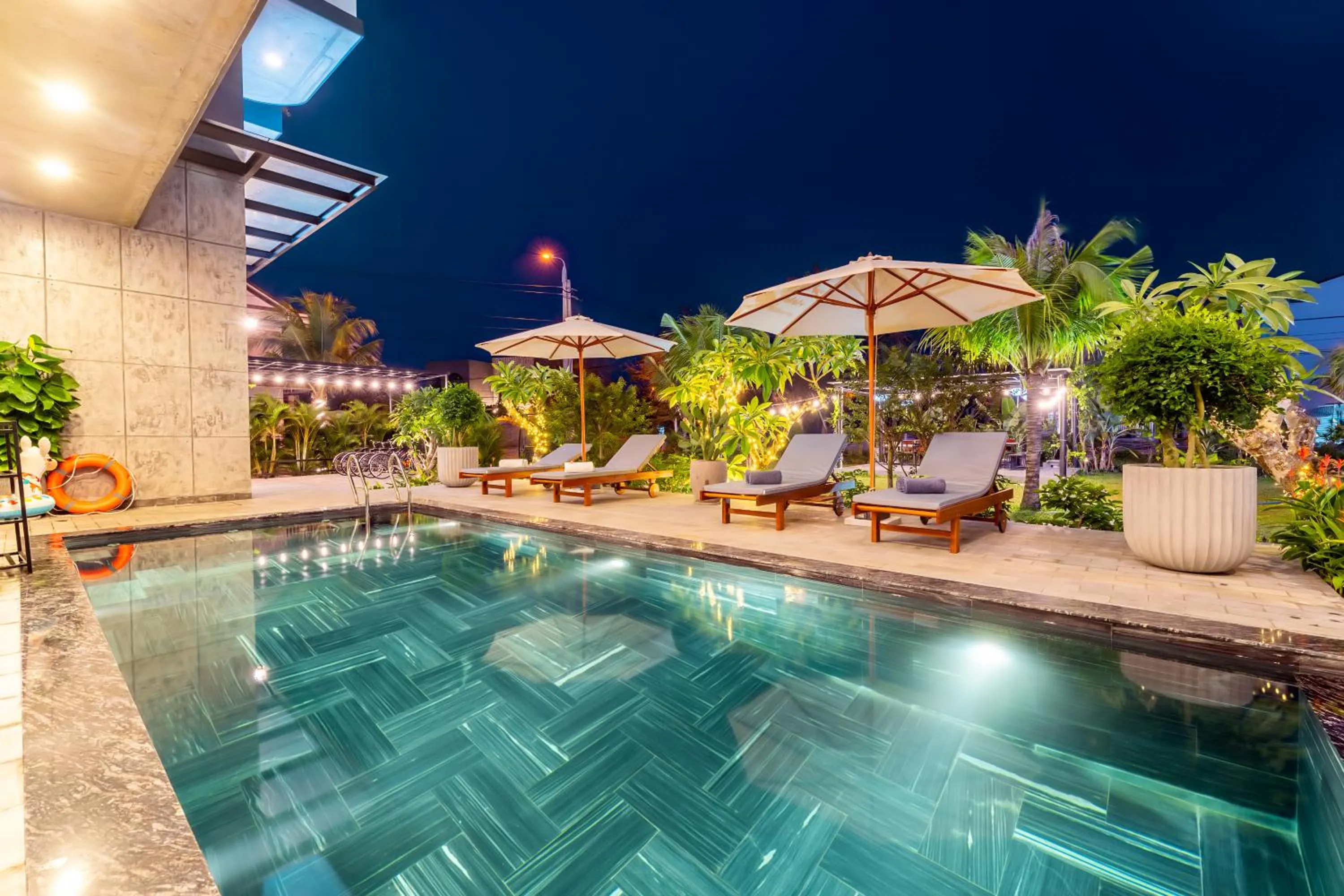 Swimming pool in Dương Villa