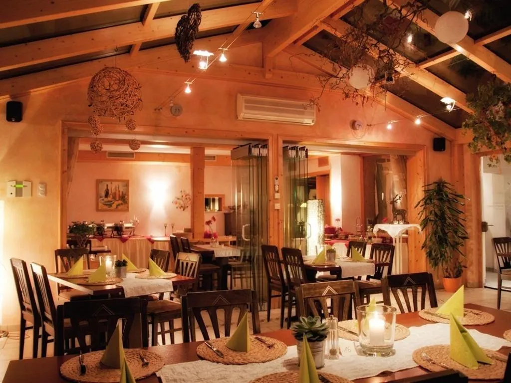 Dining area in Inn Landgasthof "Zur Gemütlichkeit"