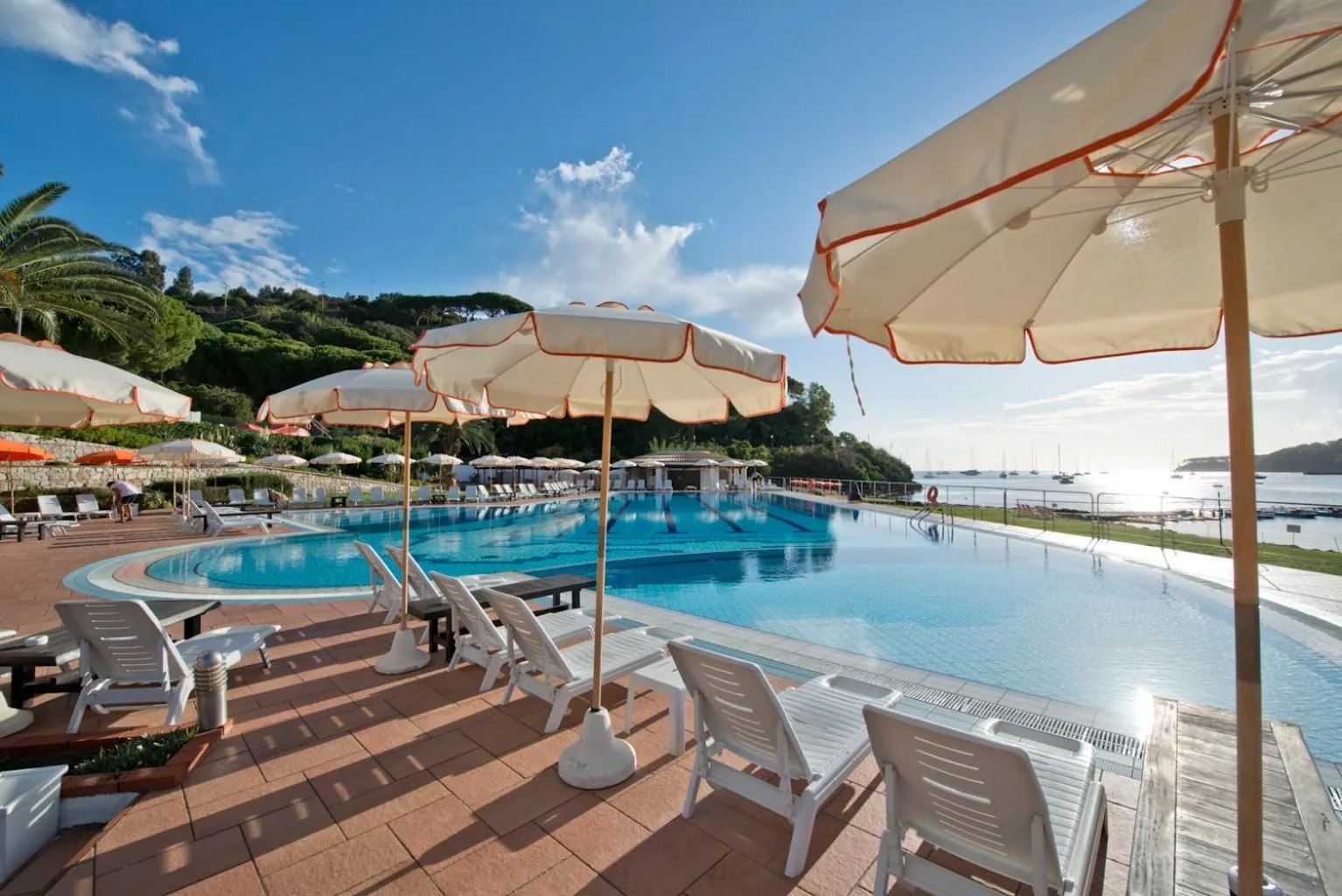 Swimming pool in Hotel Cala di Mola
