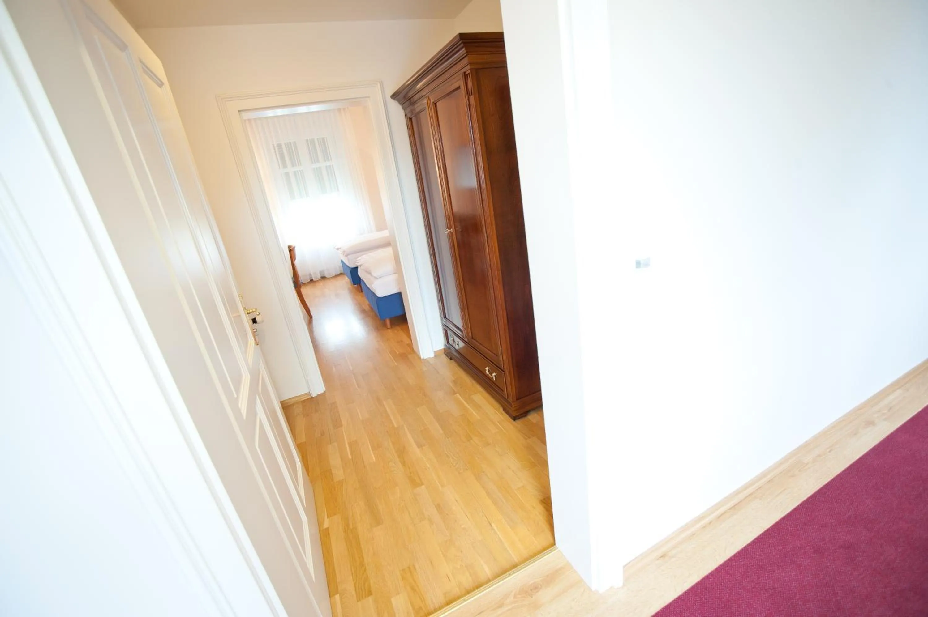 Photo of the whole room, Bed in Stadthotel zur goldenen Krone