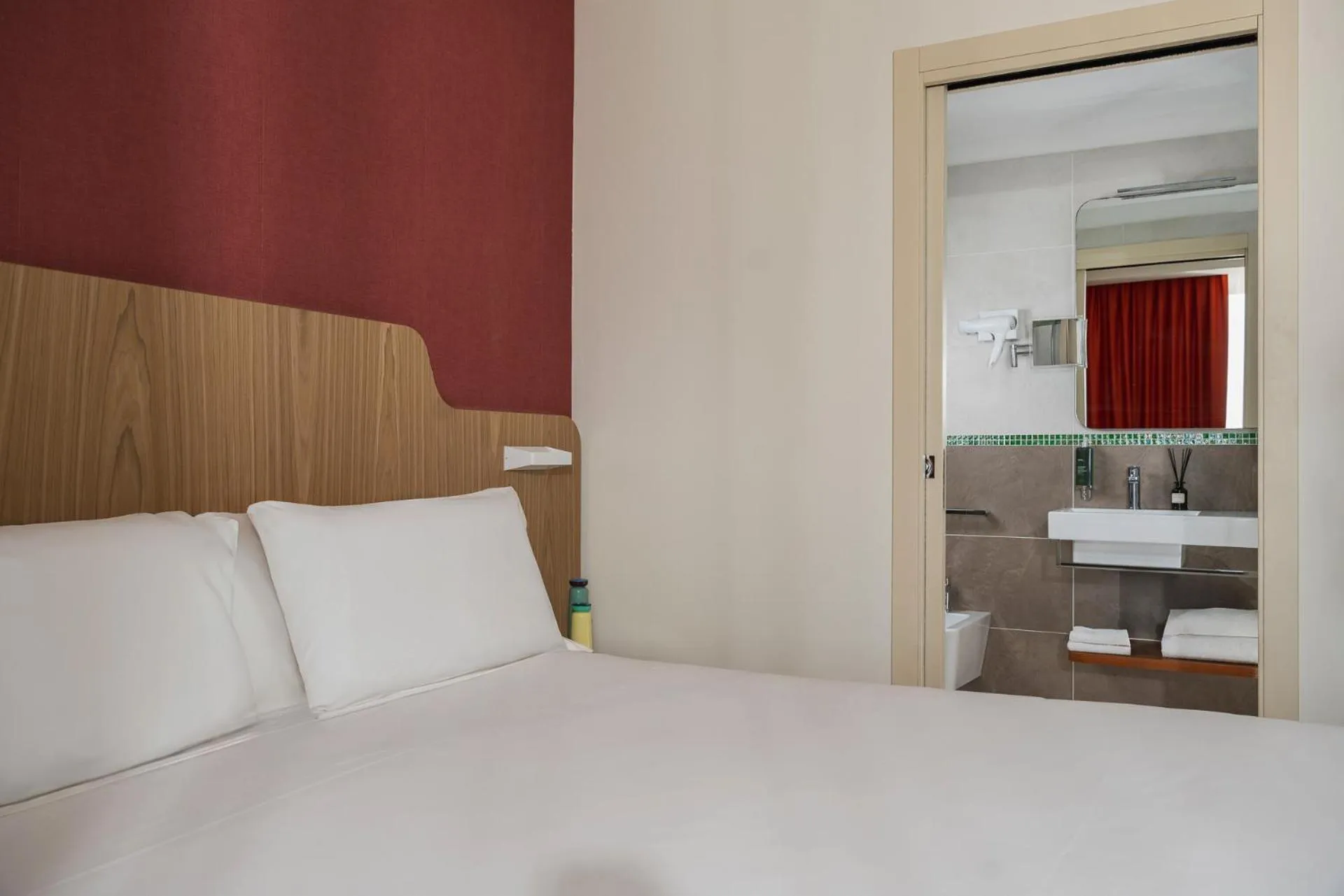 Bedroom, Bed in Hotel Aria