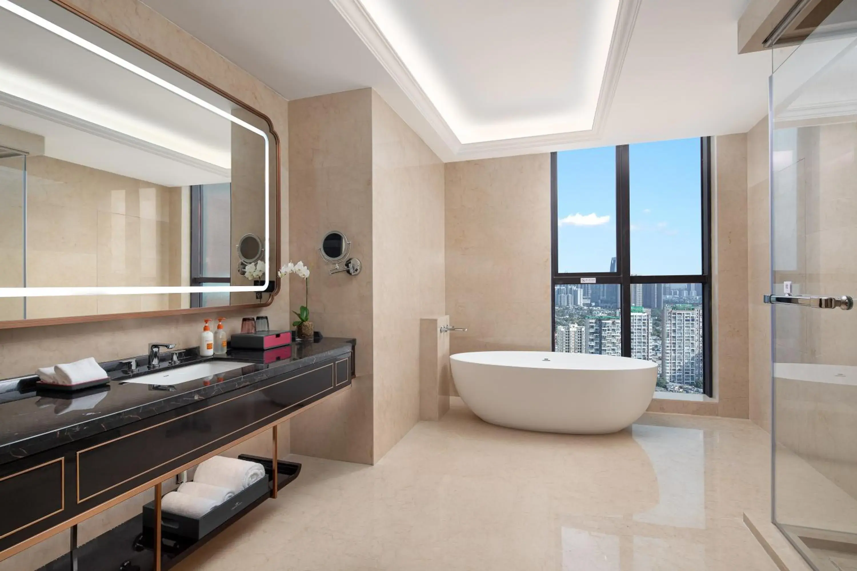 Premium King Room - Lounge Access in Crowne Plaza Chengdu Tianfu New Area by IHG Premium King Room - Lounge Access in Crowne Plaza Chengdu Tianfu New Area by IHG