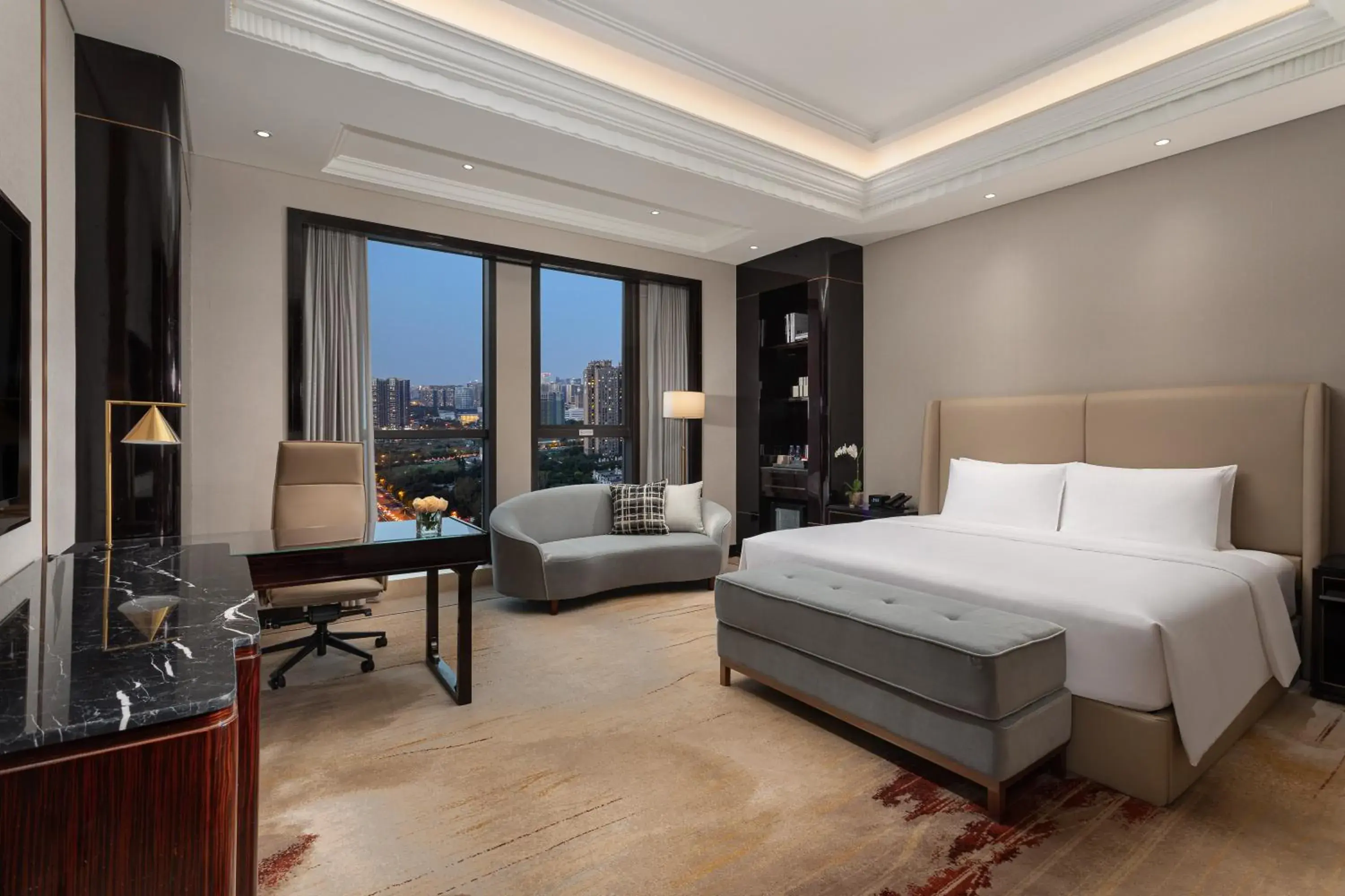 Standard King Room with City View in Crowne Plaza Chengdu Tianfu New Area by IHG Standard King Room with City View in Crowne Plaza Chengdu Tianfu New Area by IHG