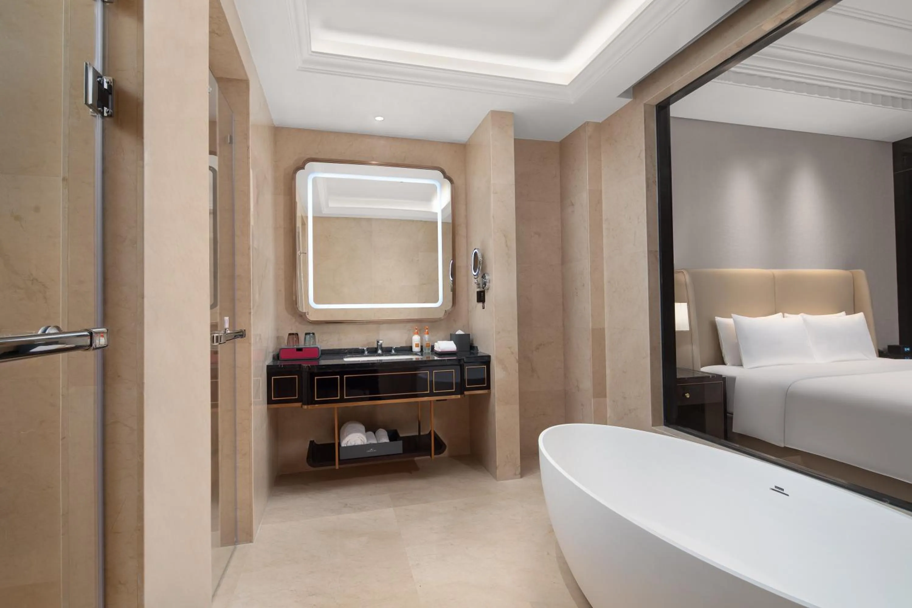 Bathroom, Bed in Crowne Plaza Chengdu Tianfu New Area by IHG