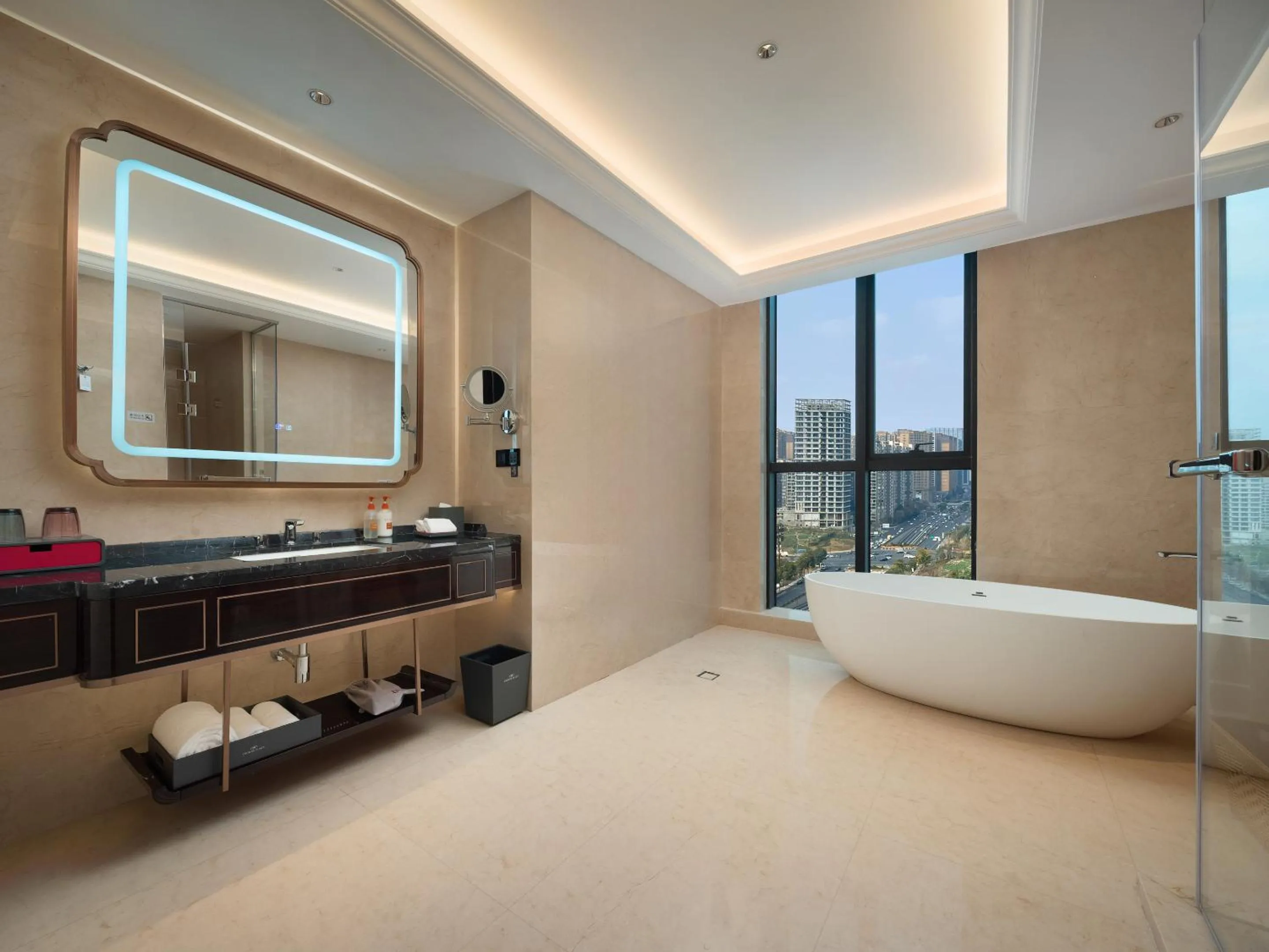 Toilet in Crowne Plaza Chengdu Tianfu New Area by IHG
