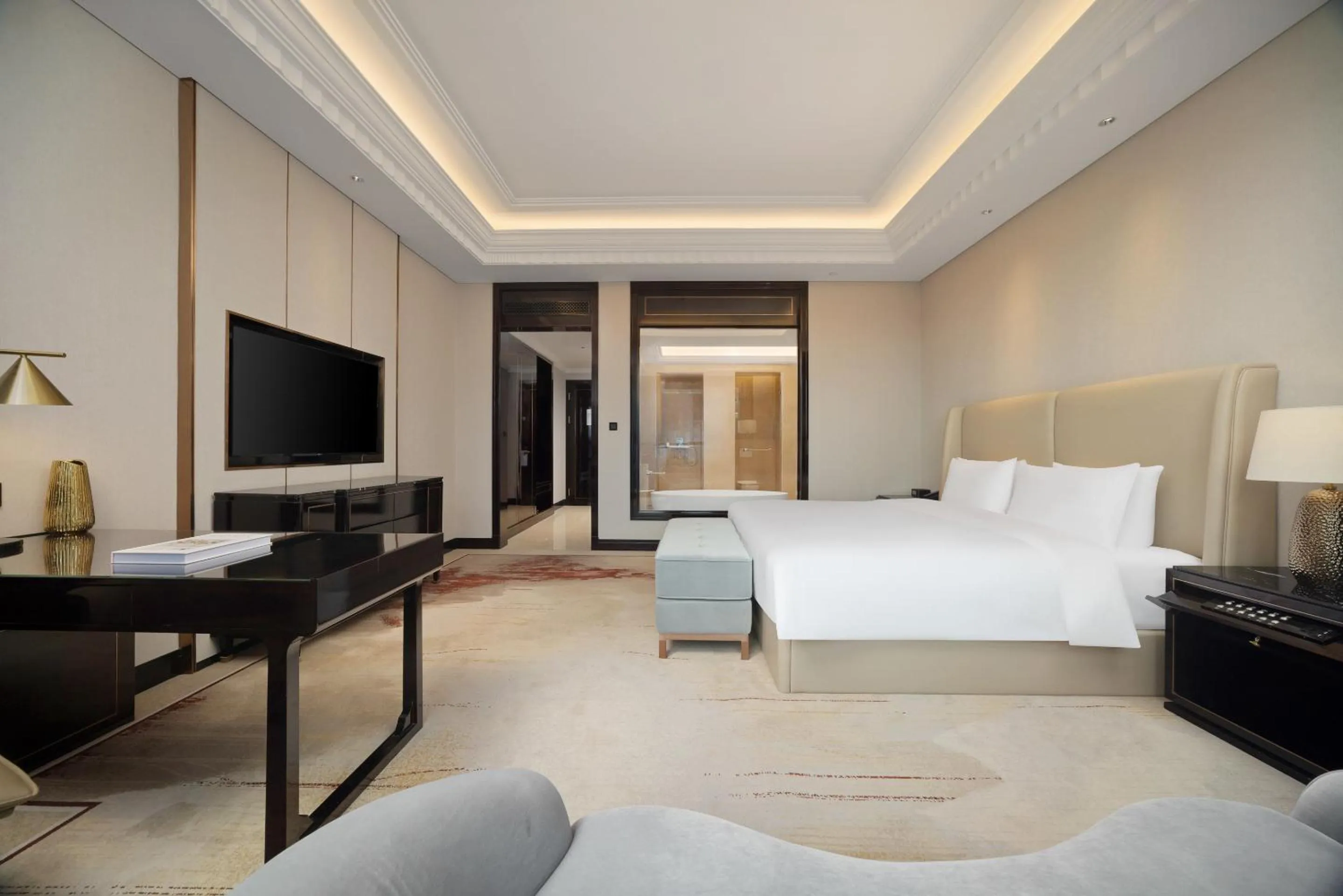 Bed in Crowne Plaza Chengdu Tianfu New Area by IHG