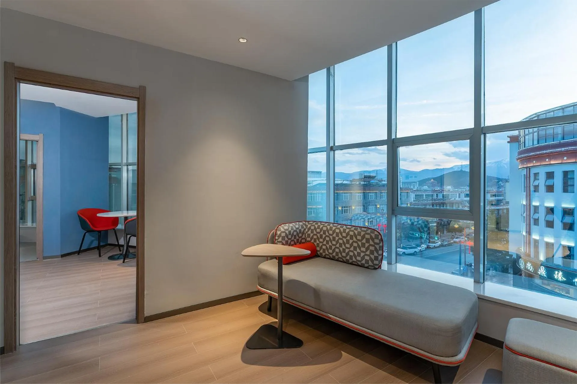 Living room in Holiday Inn Express Shangri-La by IHG