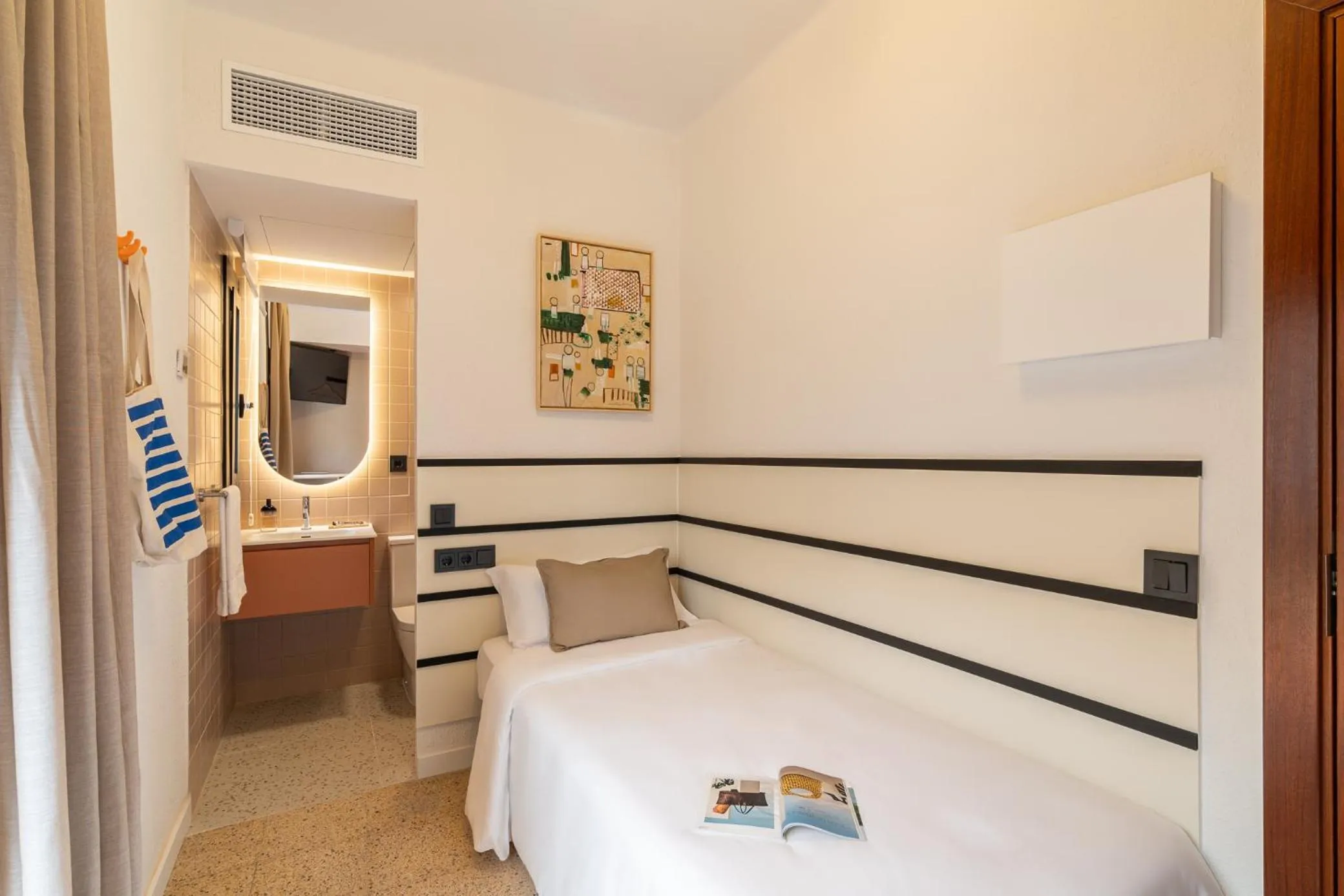 Bedroom, Bed in Hotel Robson - Smart Hotel