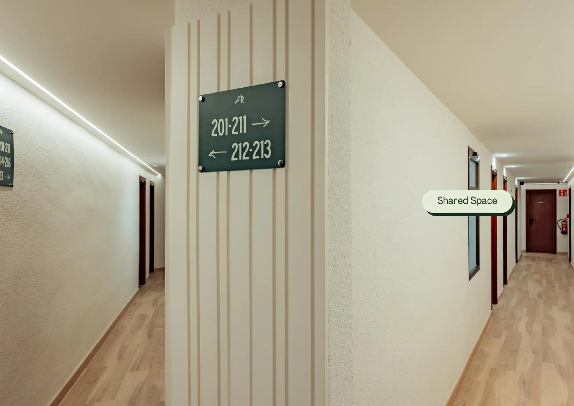 Property building in Hotel Robson - Smart Hotel