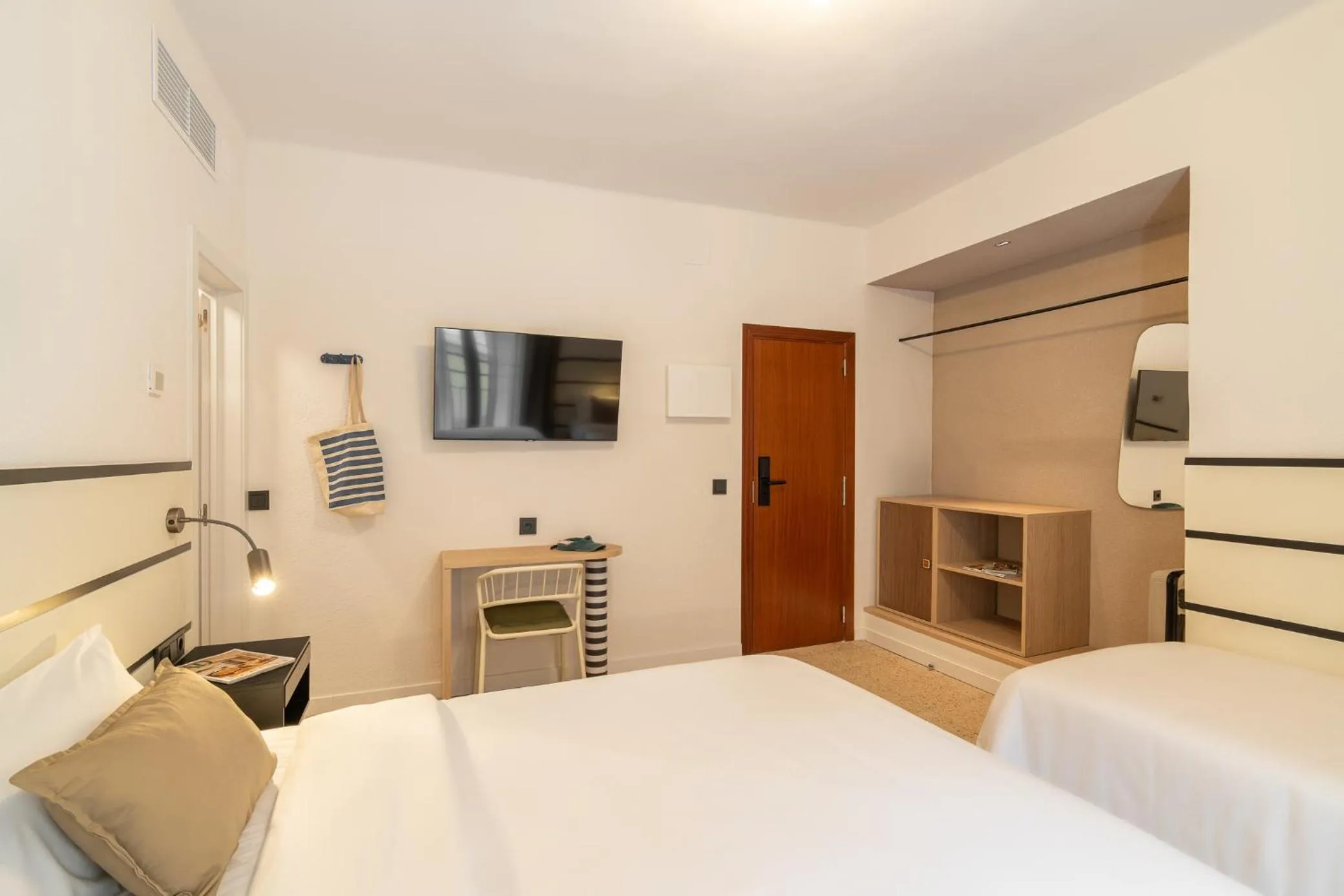 Bedroom, Bed in Hotel Robson - Smart Hotel