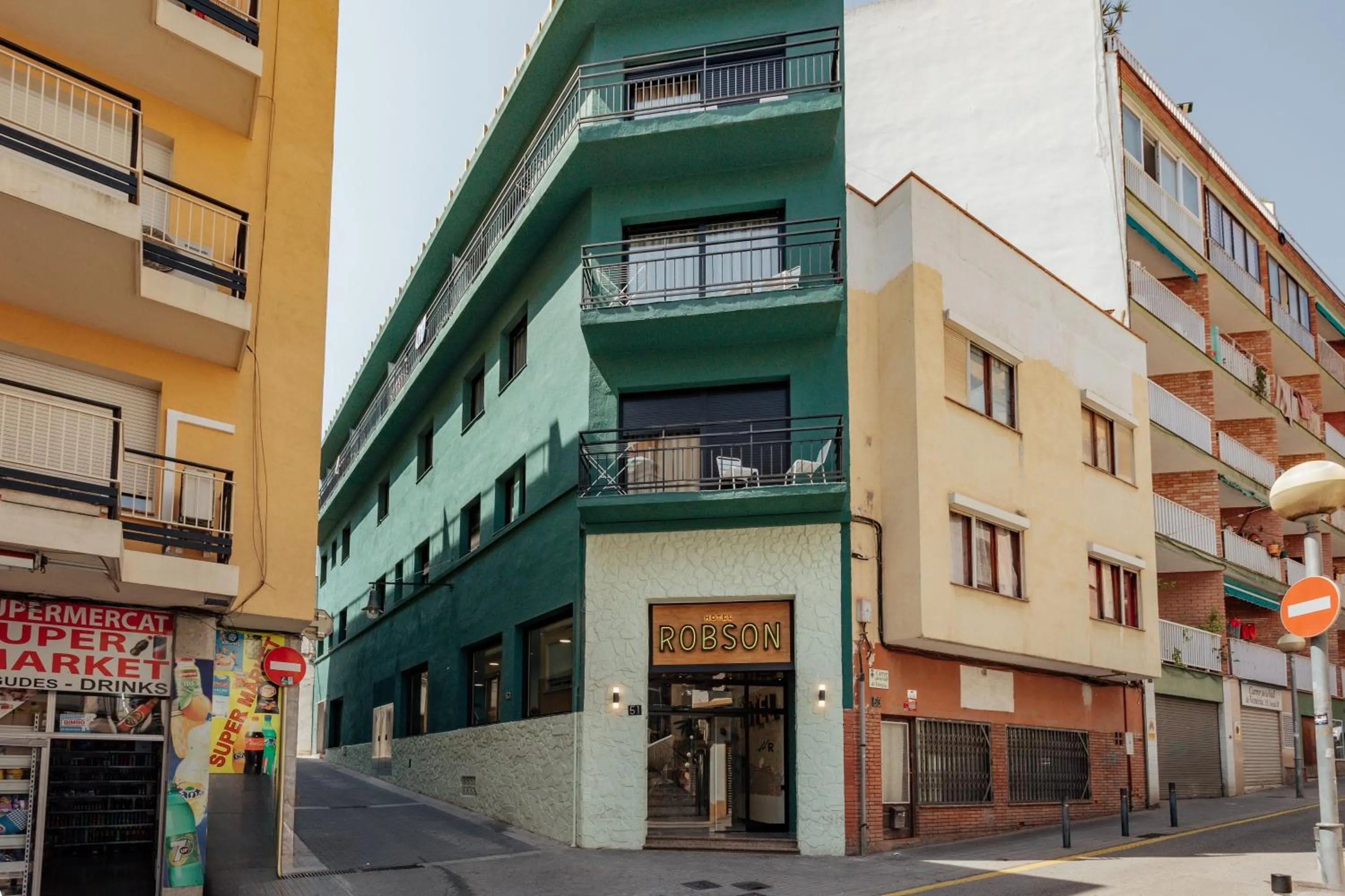 Facade/entrance in Hotel Robson - Smart Hotel