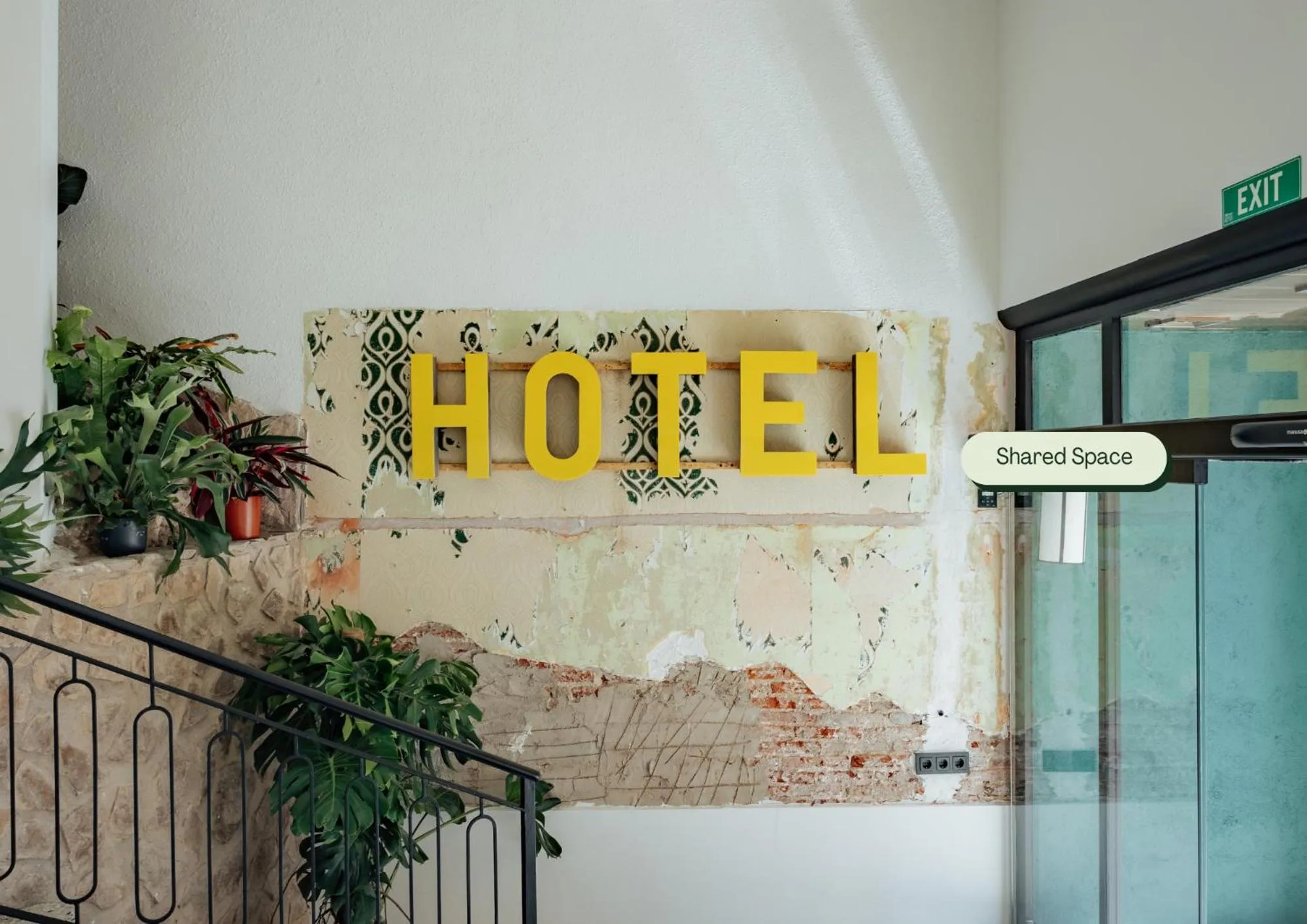 Property building in Hotel Robson - Smart Hotel