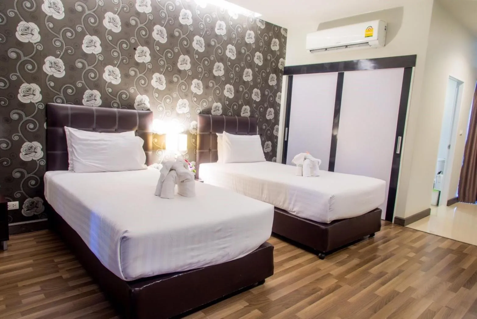 Bed in Romyen Garden Place