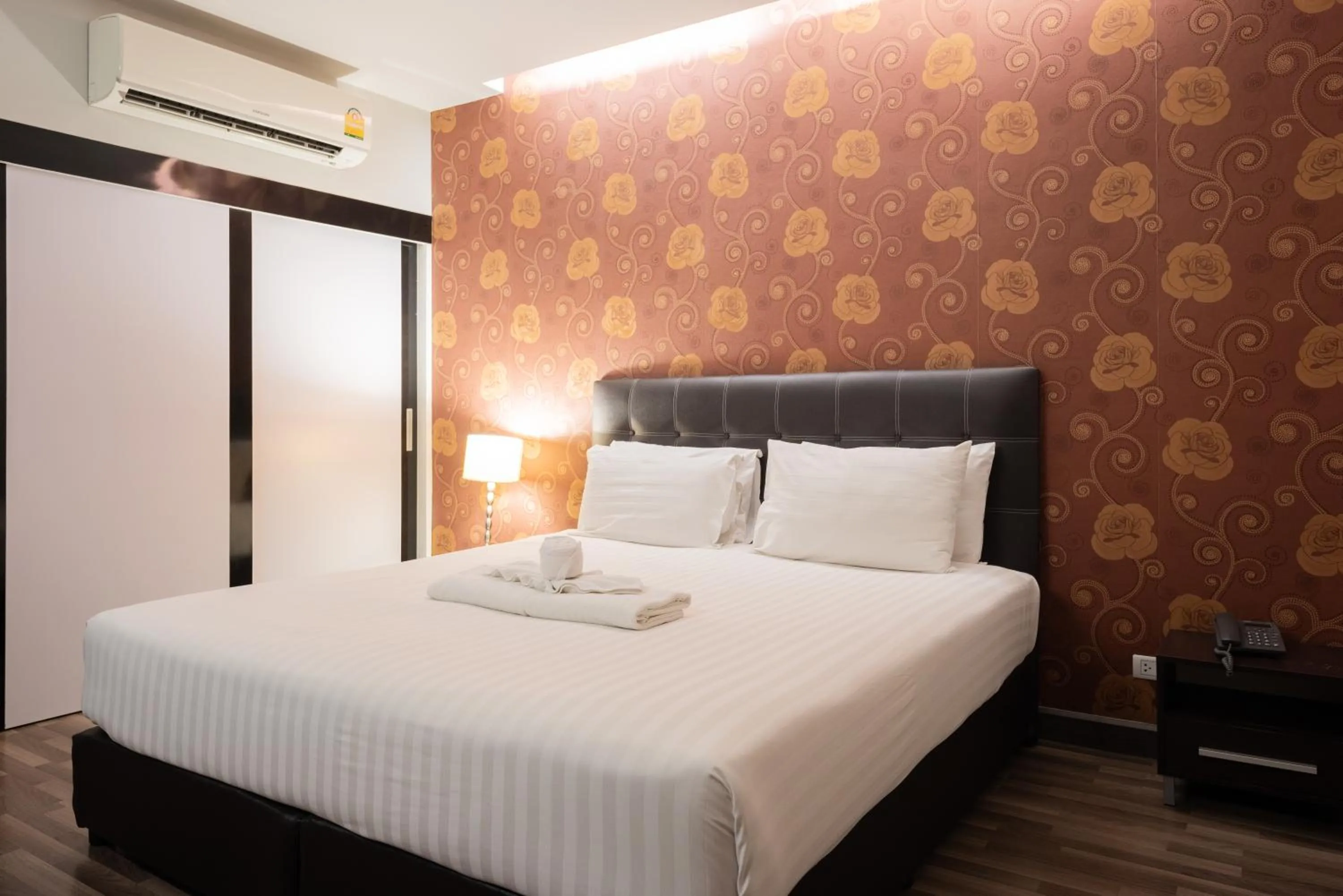 Bed in Romyen Garden Place