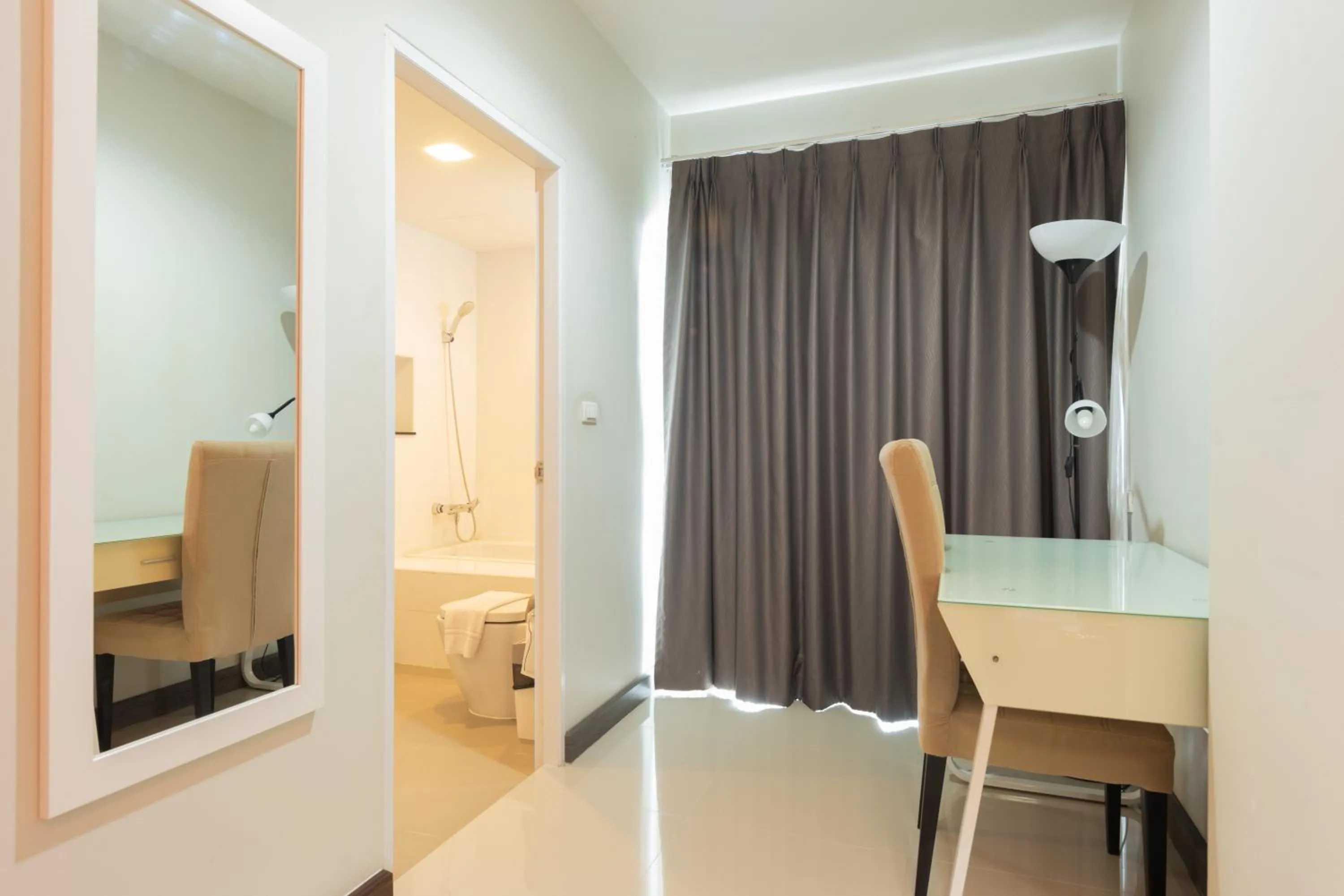 Photo of the whole room in Romyen Garden Place