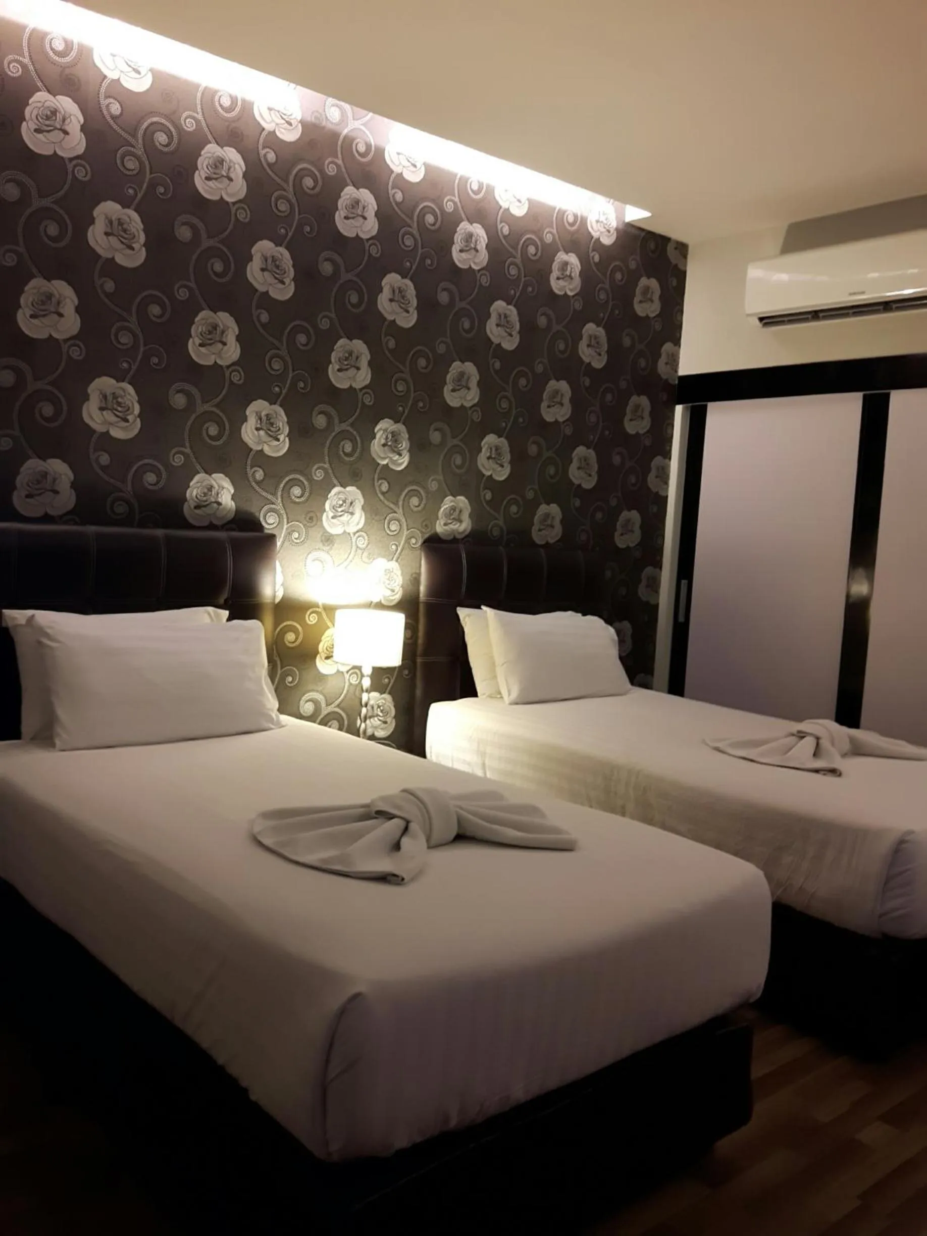 Bed in Romyen Garden Place