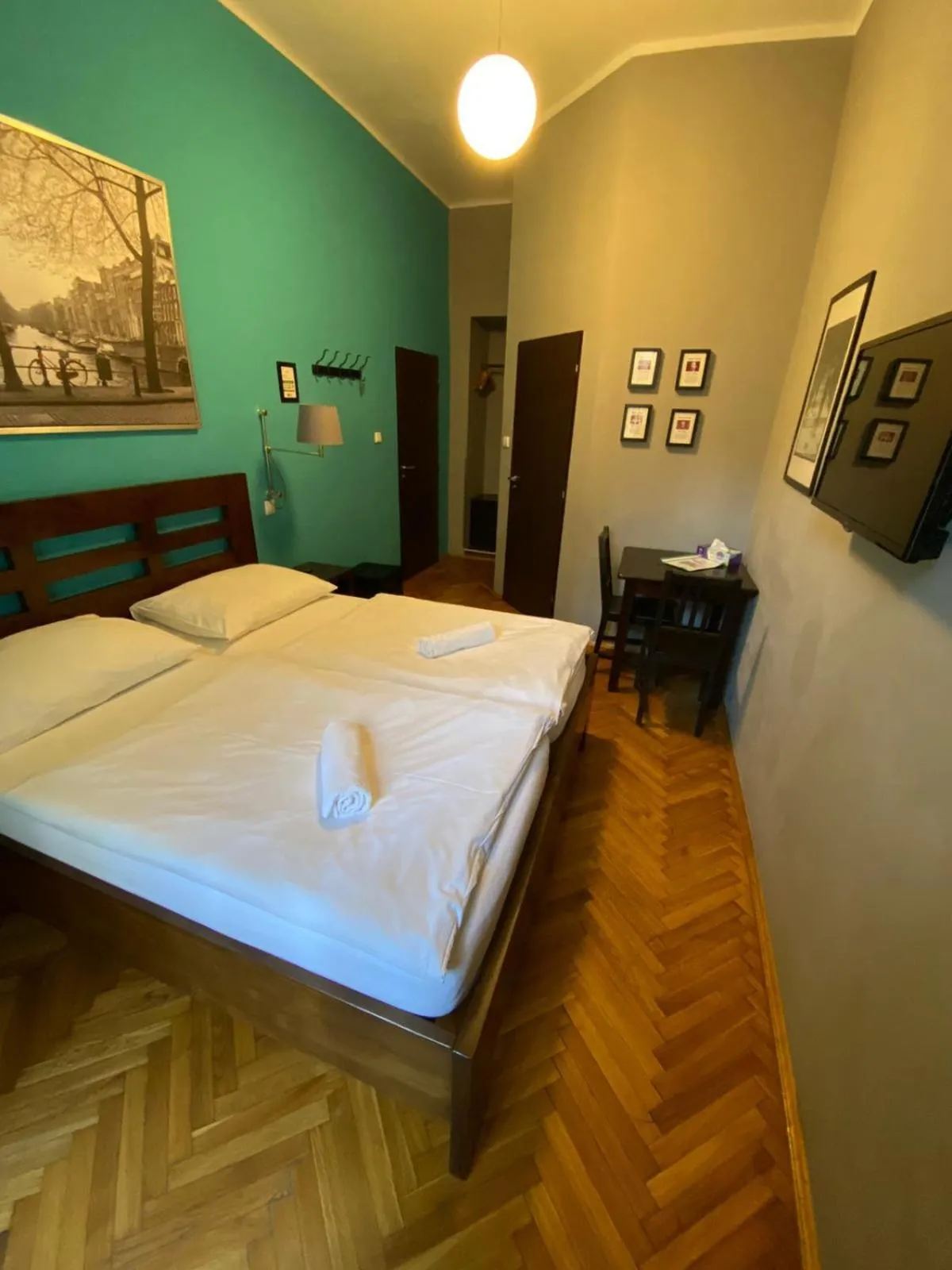 Bedroom, Bed in Central Station Studios