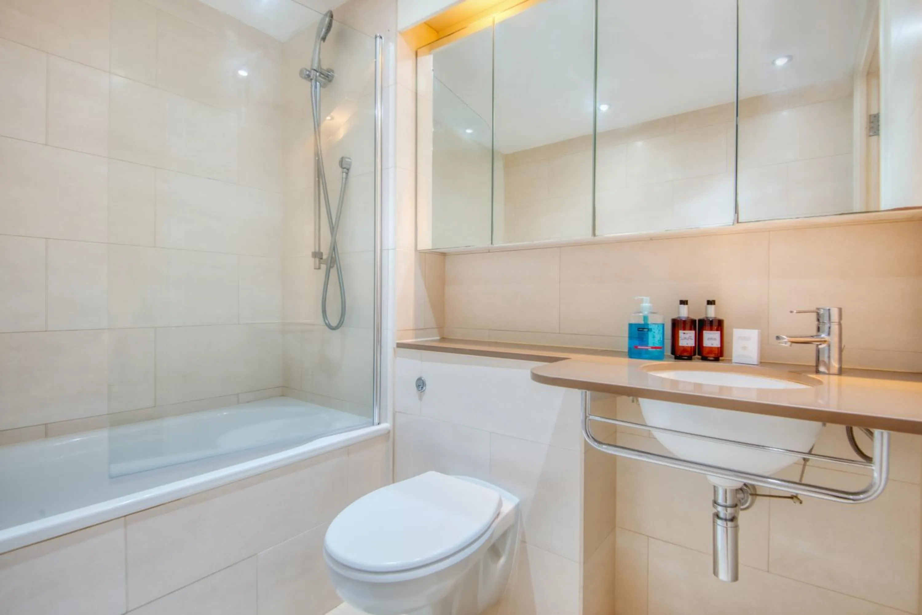 Shower in Austin David Apartments ExCeL