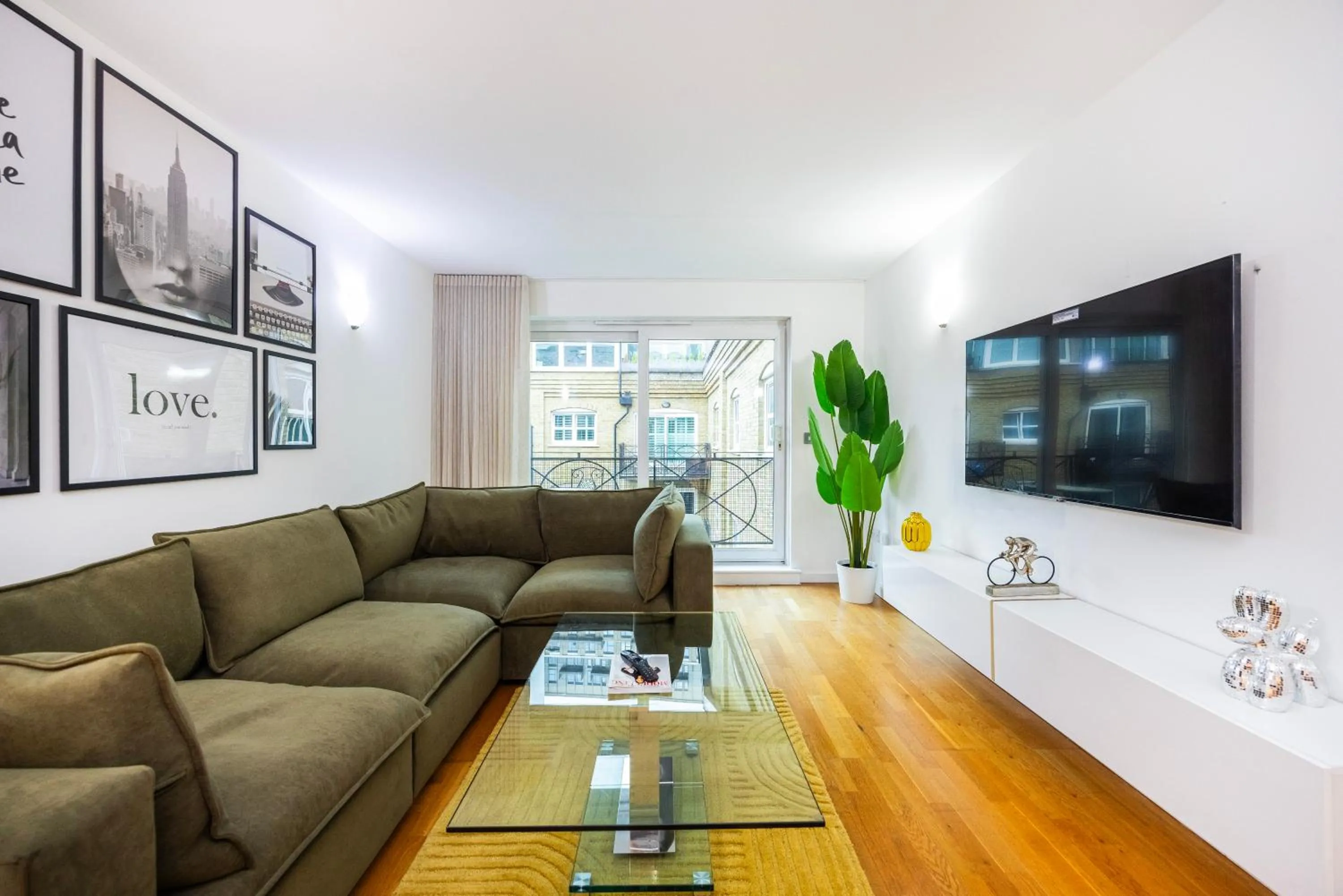 Communal lounge/ TV room in Austin David Apartments ExCeL