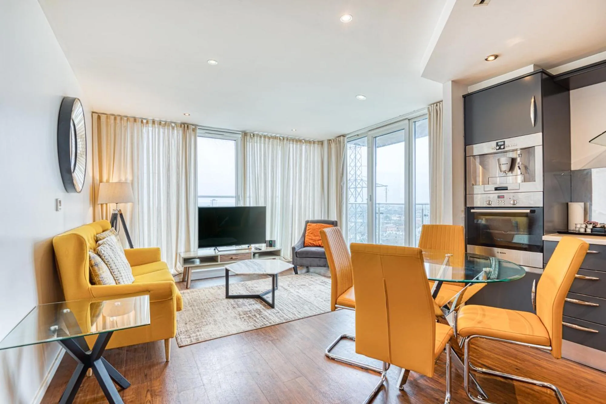 TV and multimedia in Austin David Apartments ExCeL