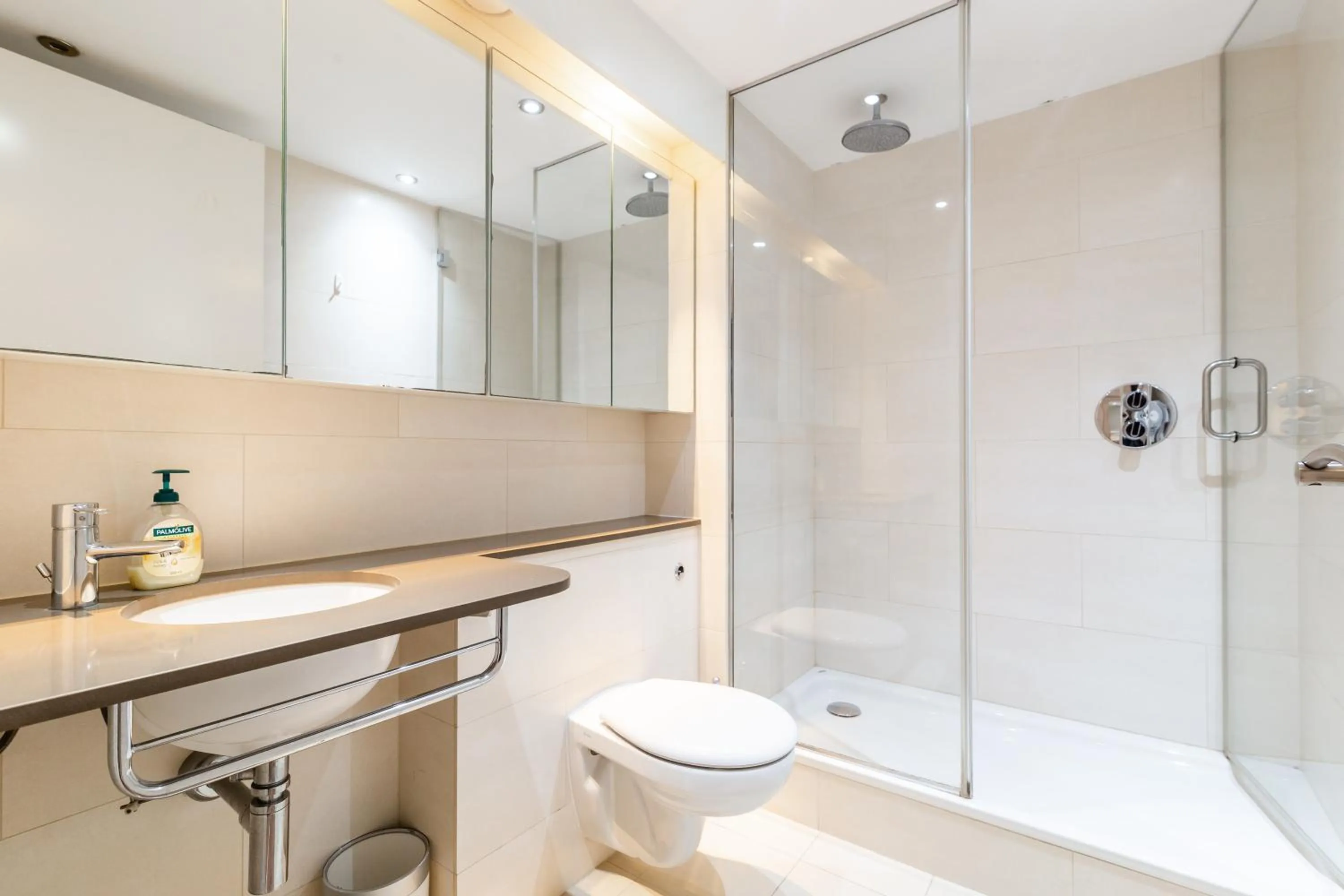 Shower in Austin David Apartments ExCeL