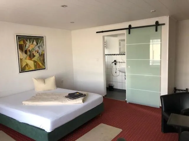 Bathroom, Bed in Hotel Saarland Lebach