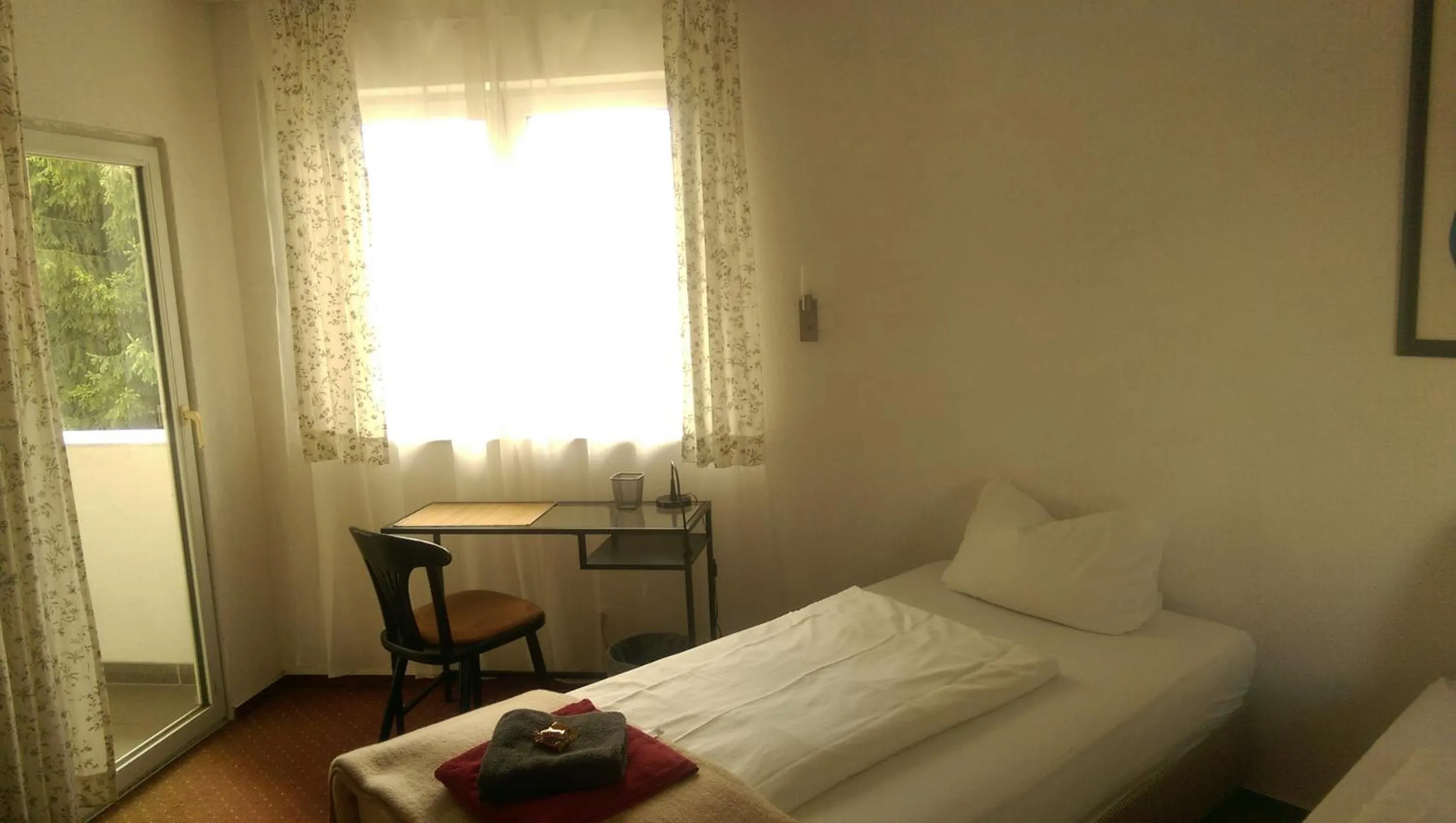 Balcony/Terrace, Bed in Hotel Saarland Lebach