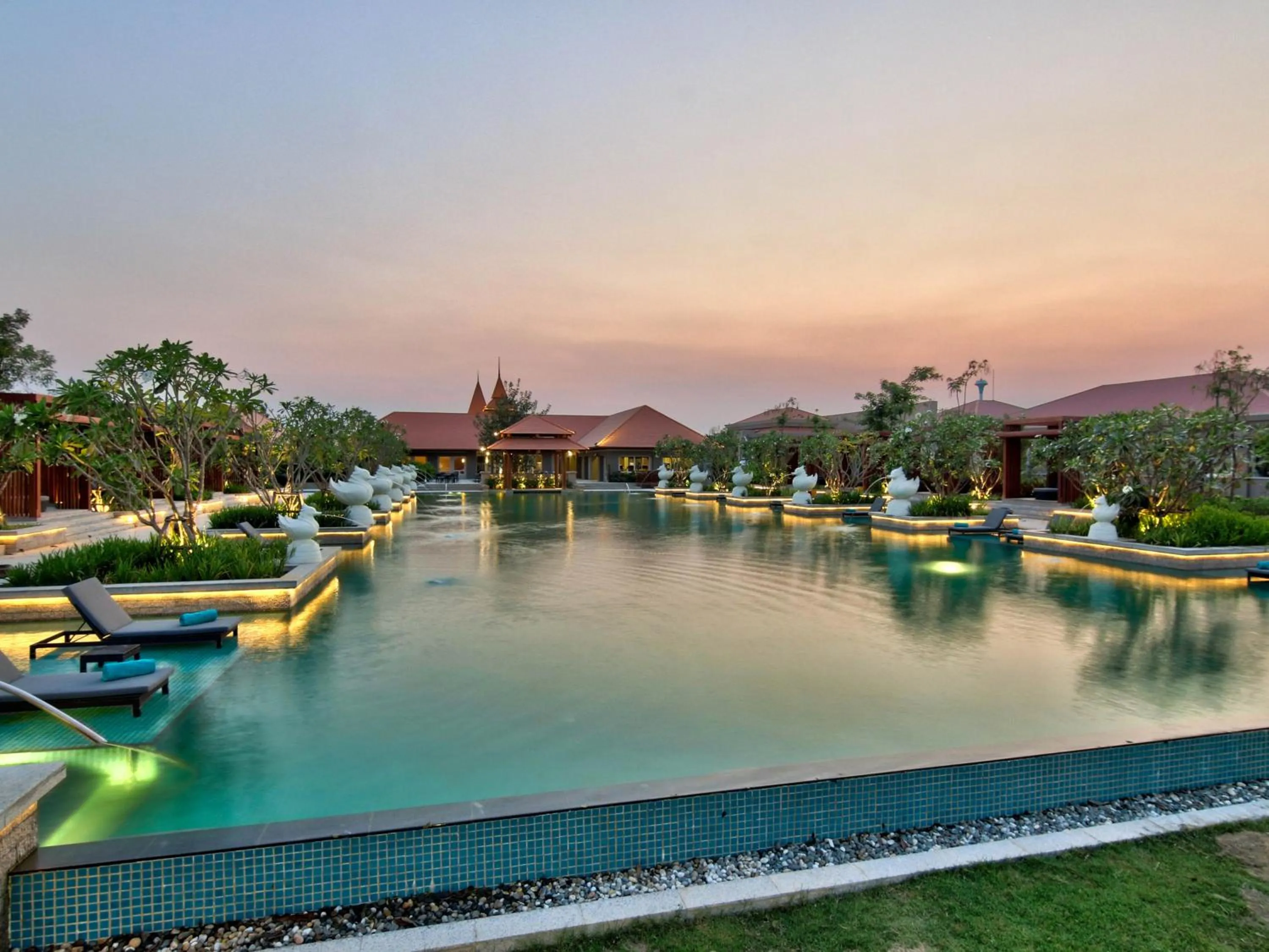 Swimming pool in Hilton Nay Pyi Taw