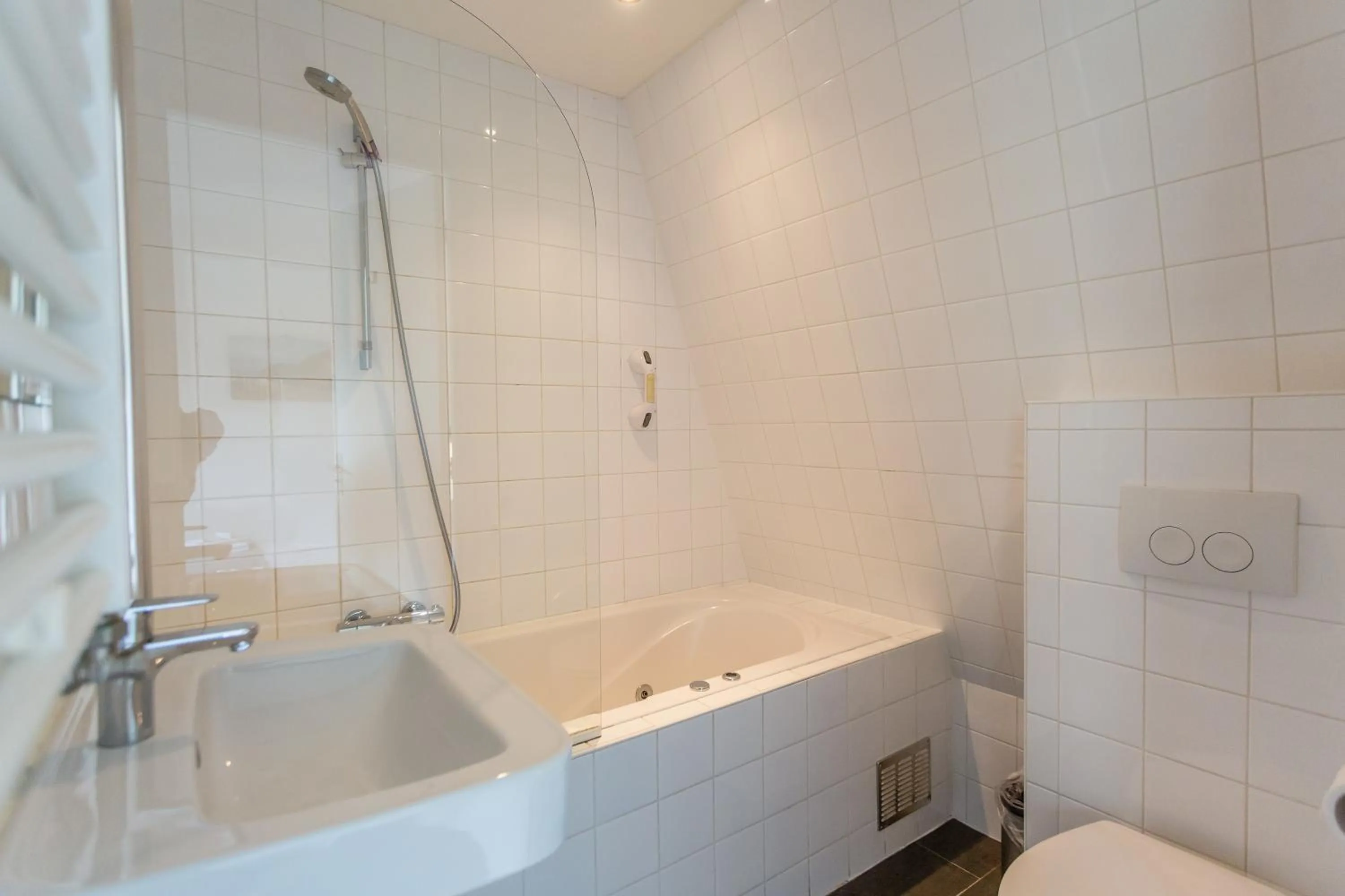 Bath in Hotel Breeburg