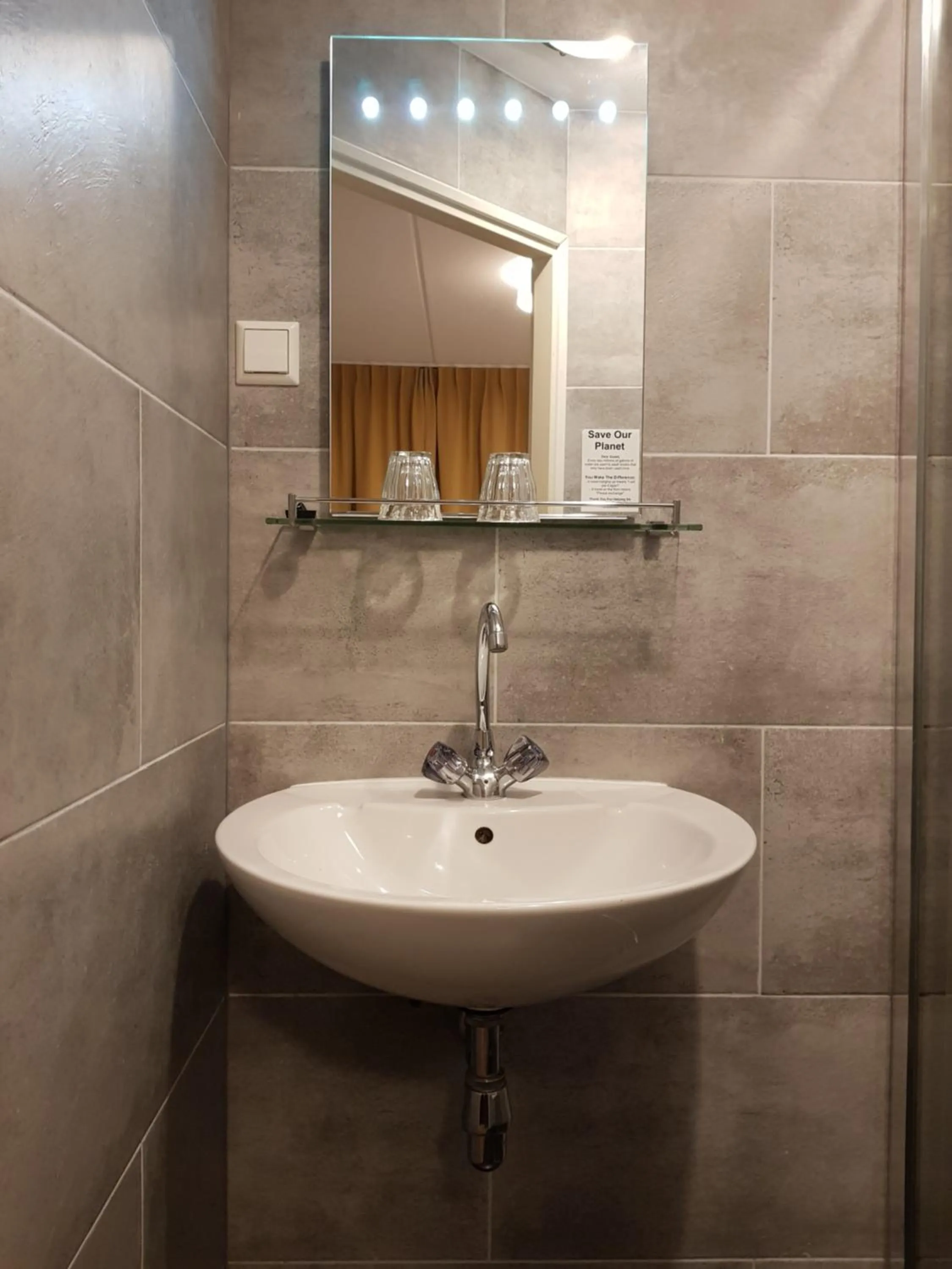 Bathroom in Hotel Breeburg