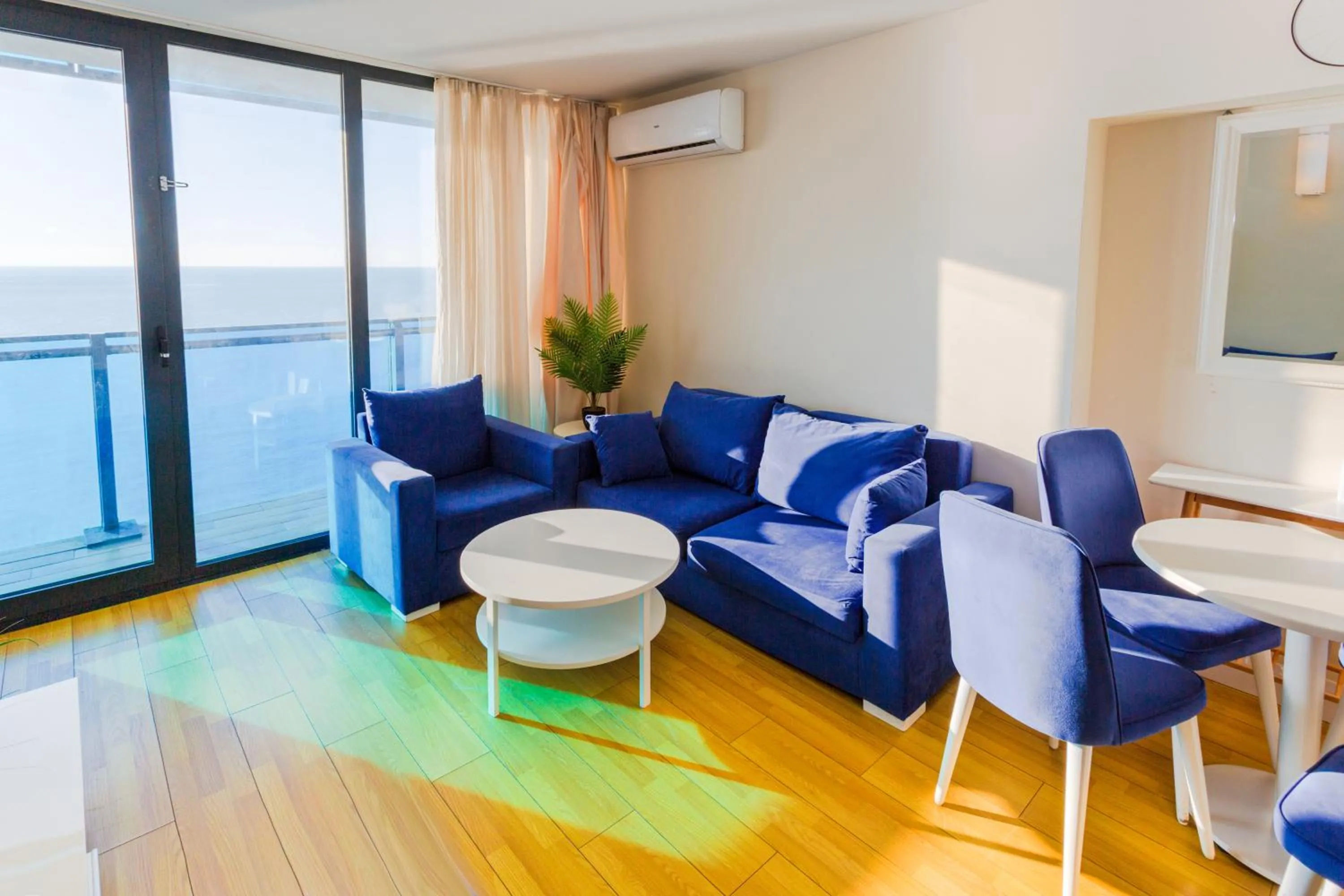 Communal lounge/ TV room in Orbi City Hotel