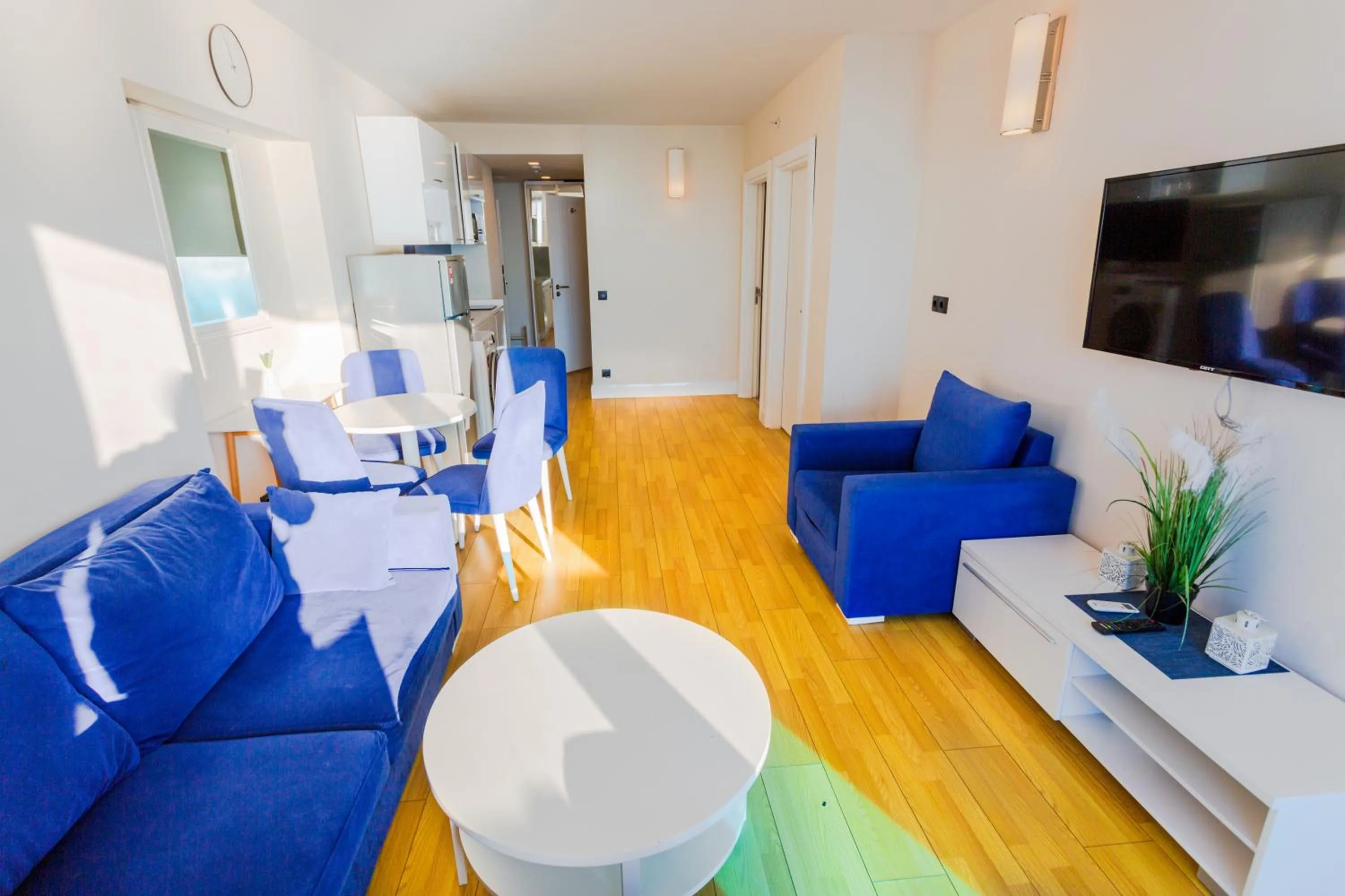 Communal lounge/ TV room in Orbi City Hotel