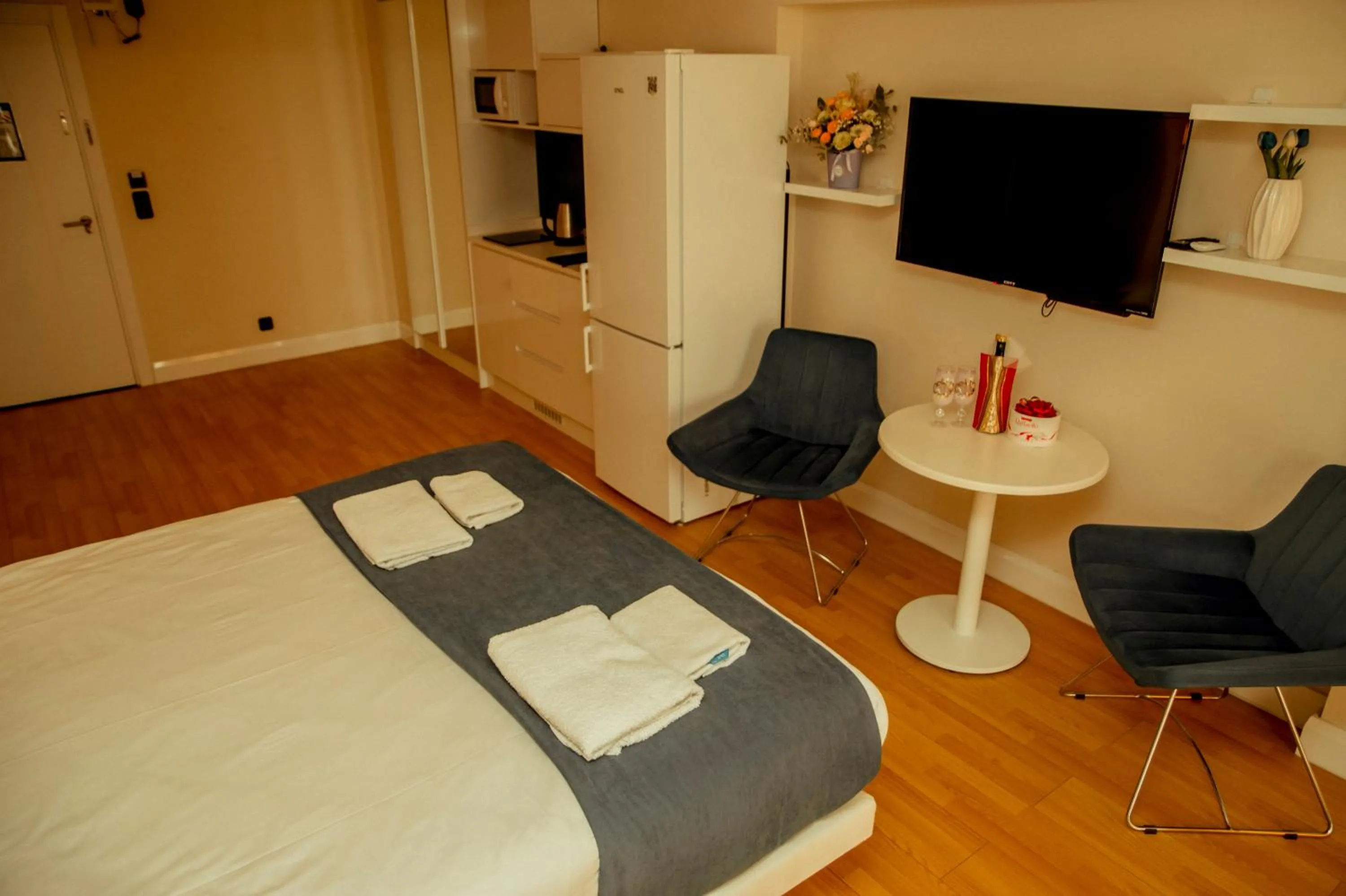 TV and multimedia, Bed in Orbi City Hotel