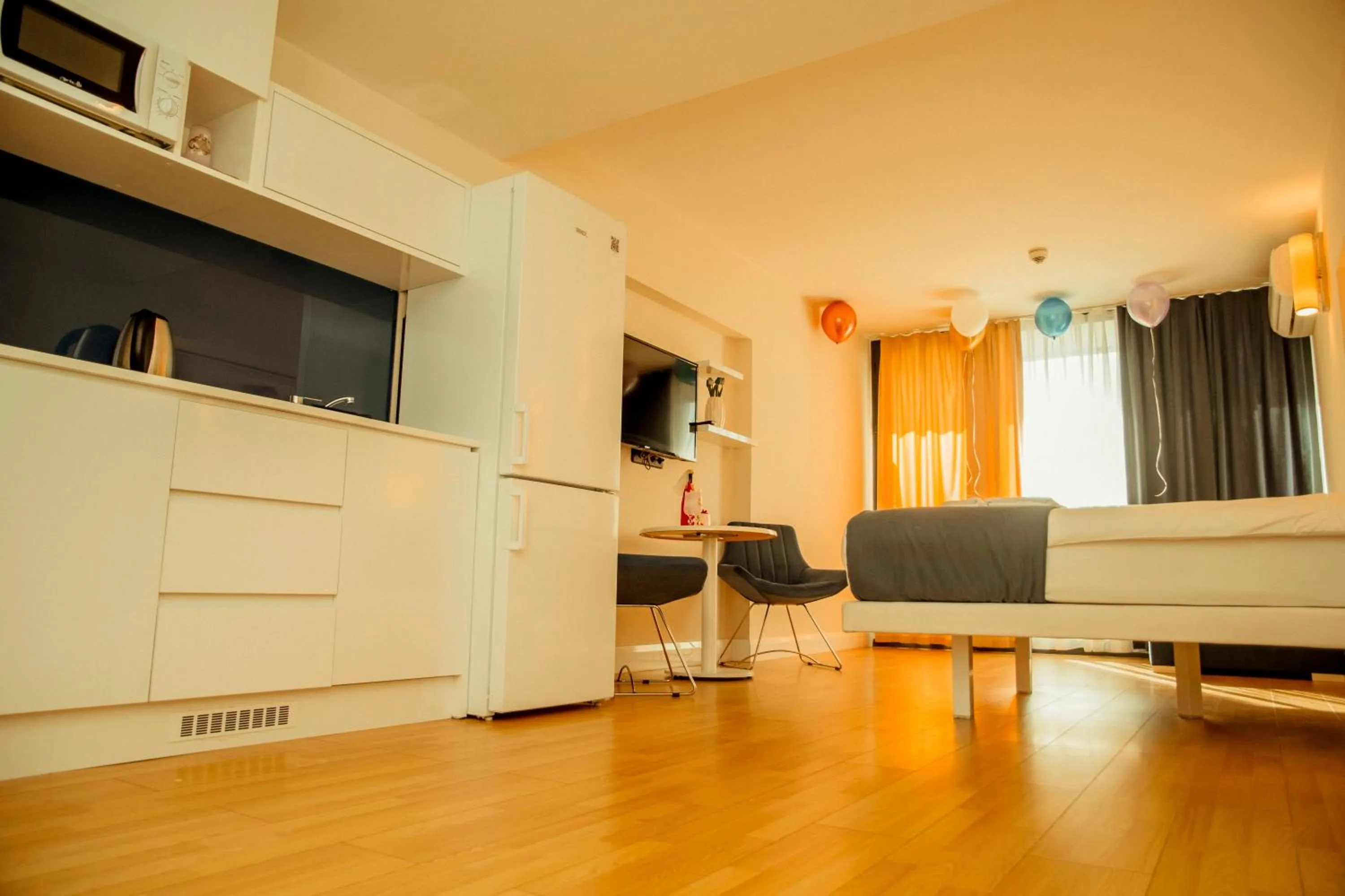 Communal lounge/ TV room in Orbi City Hotel