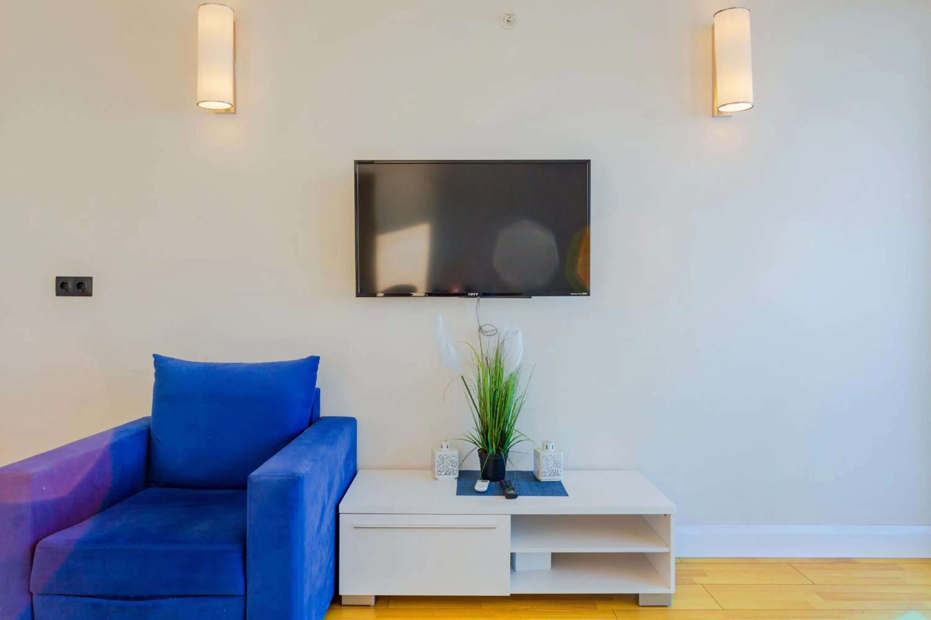 Communal lounge/ TV room in Orbi City Hotel