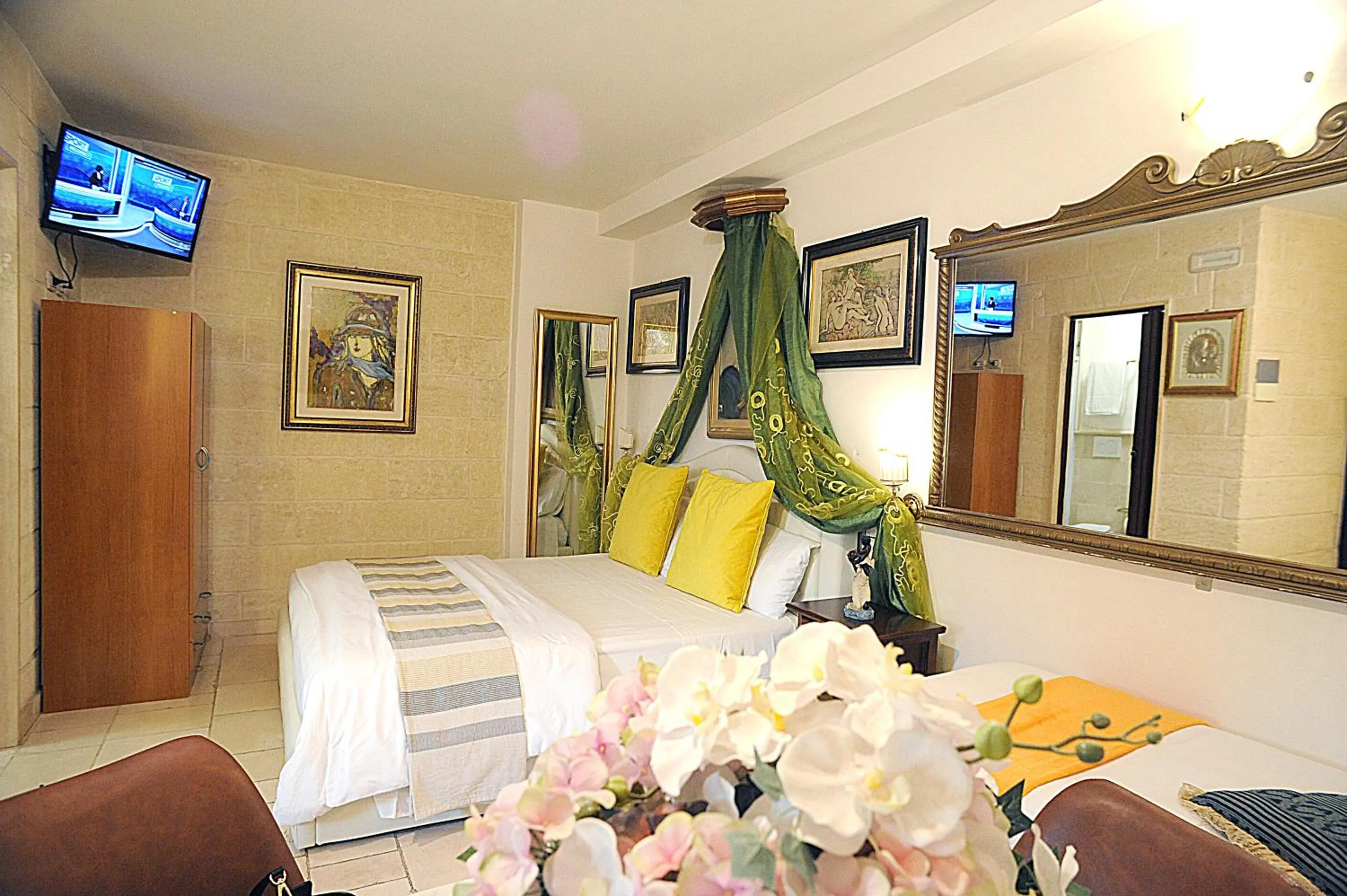 Photo of the whole room, Bed in B&B GianLuis