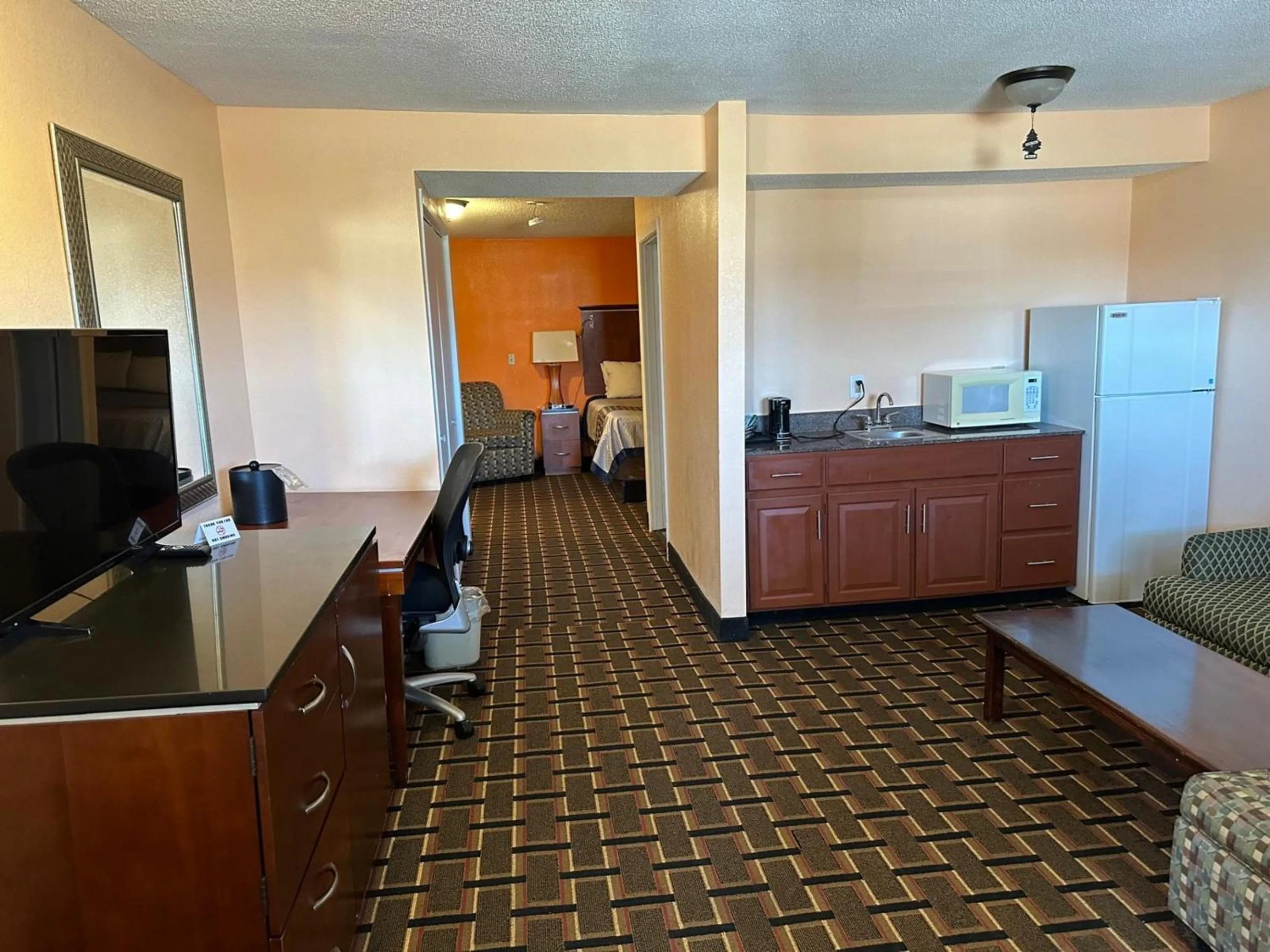 TV and multimedia in Stay Inn by OYO Near I 80 Lincoln West