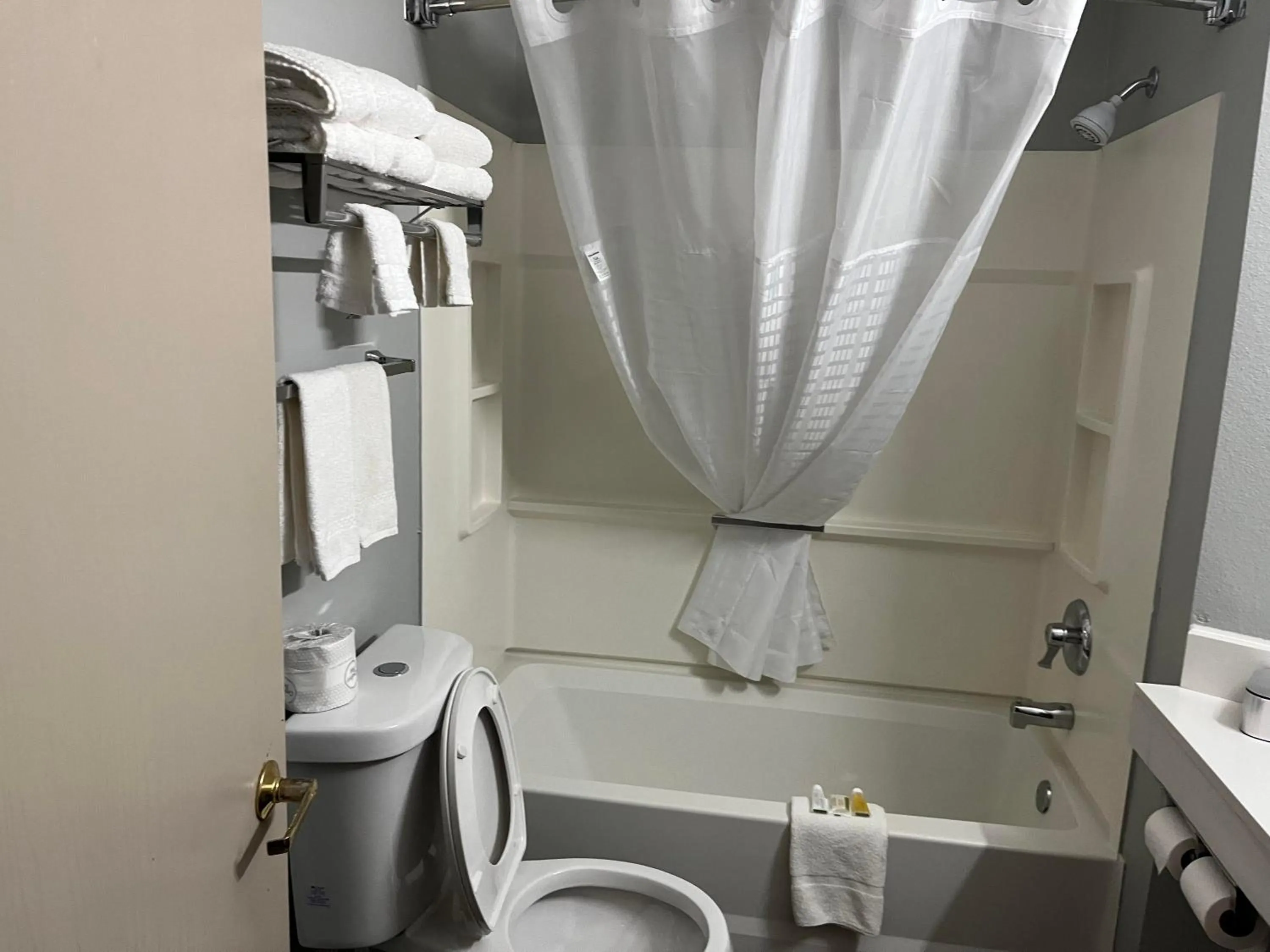 Bathroom in Days Inn & Suites by Wyndham Williamsburg IA North