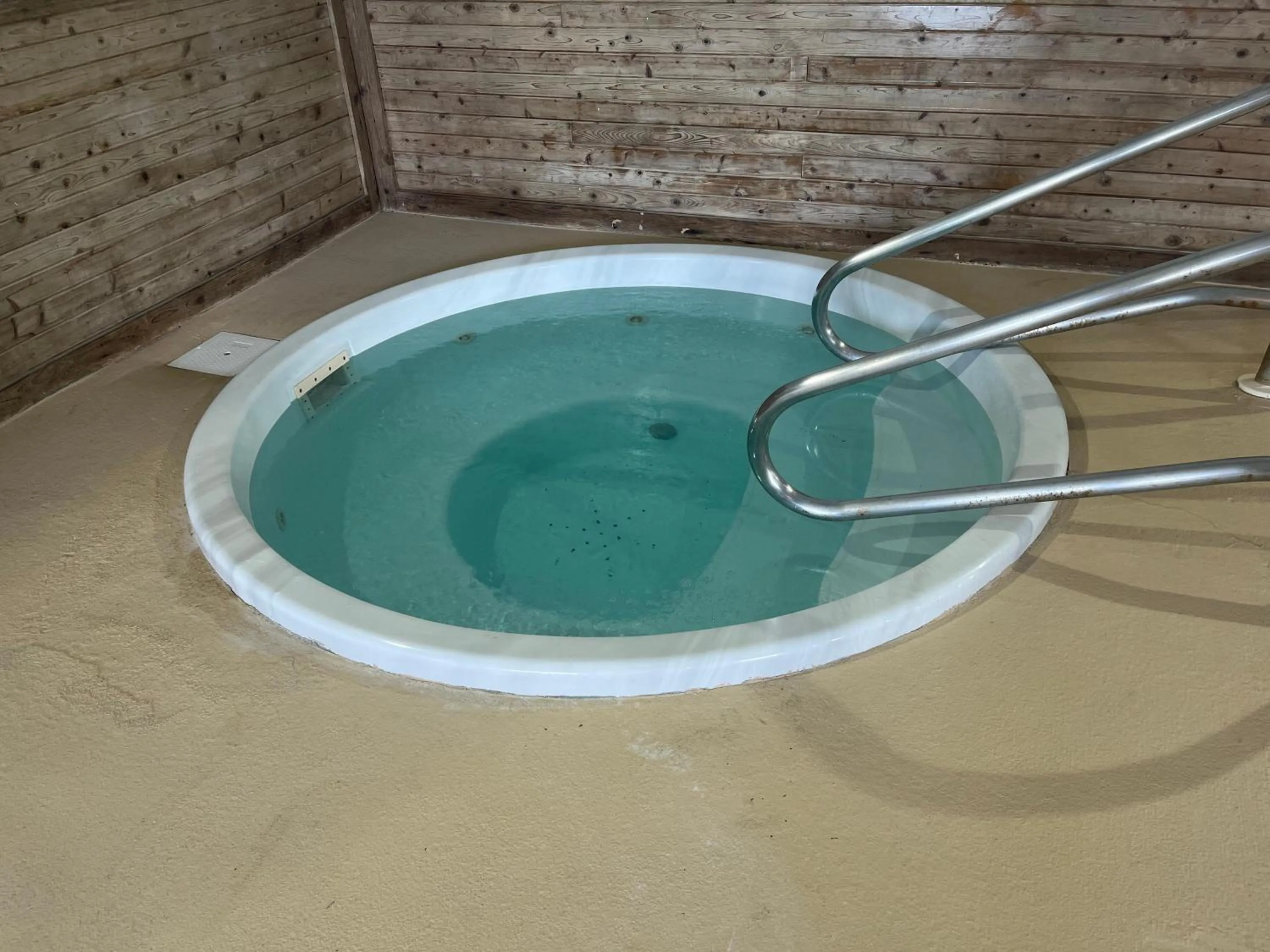 Hot Tub in Days Inn & Suites by Wyndham Williamsburg IA North