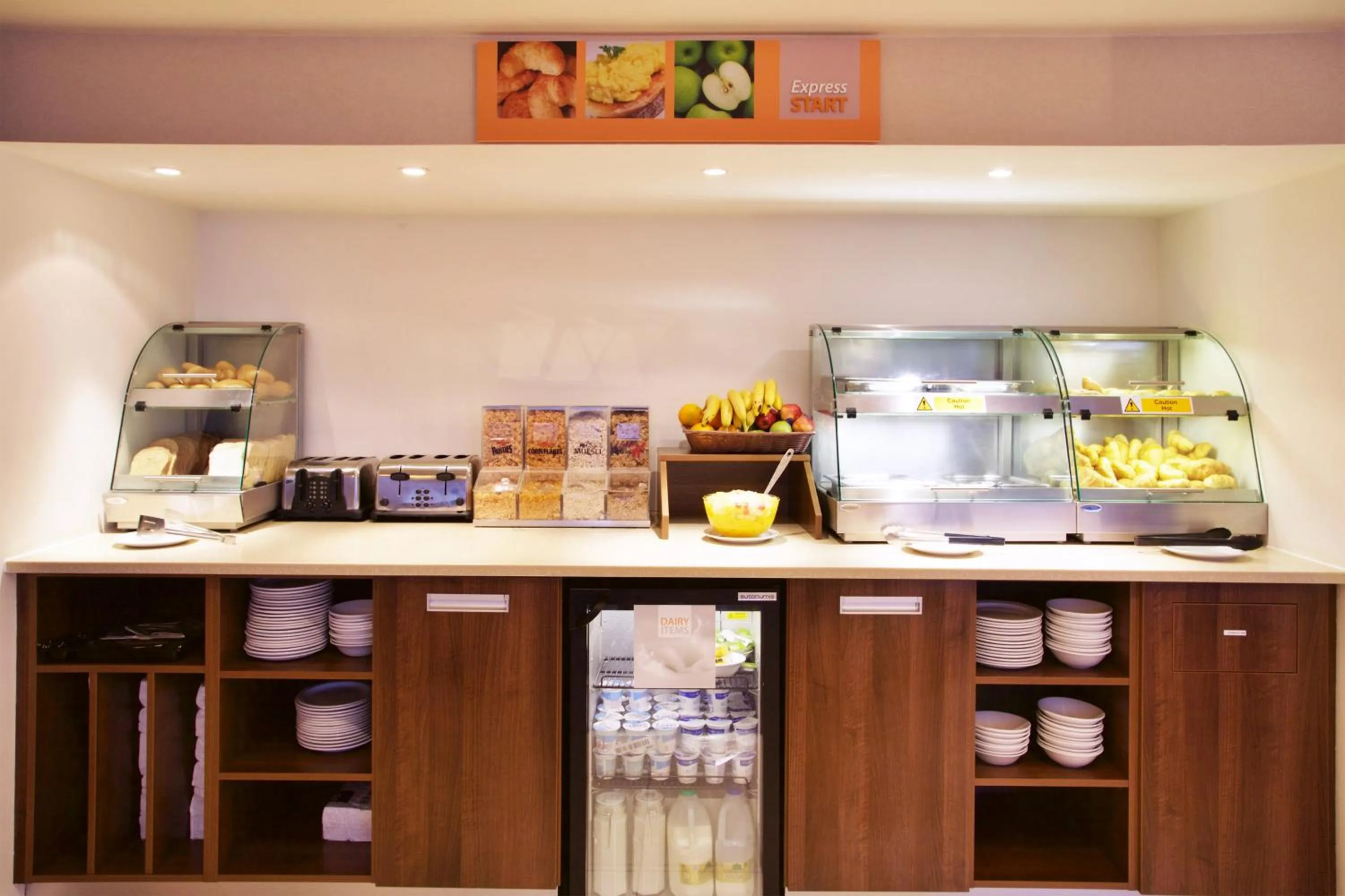 Breakfast in Holiday Inn Express London Victoria by IHG