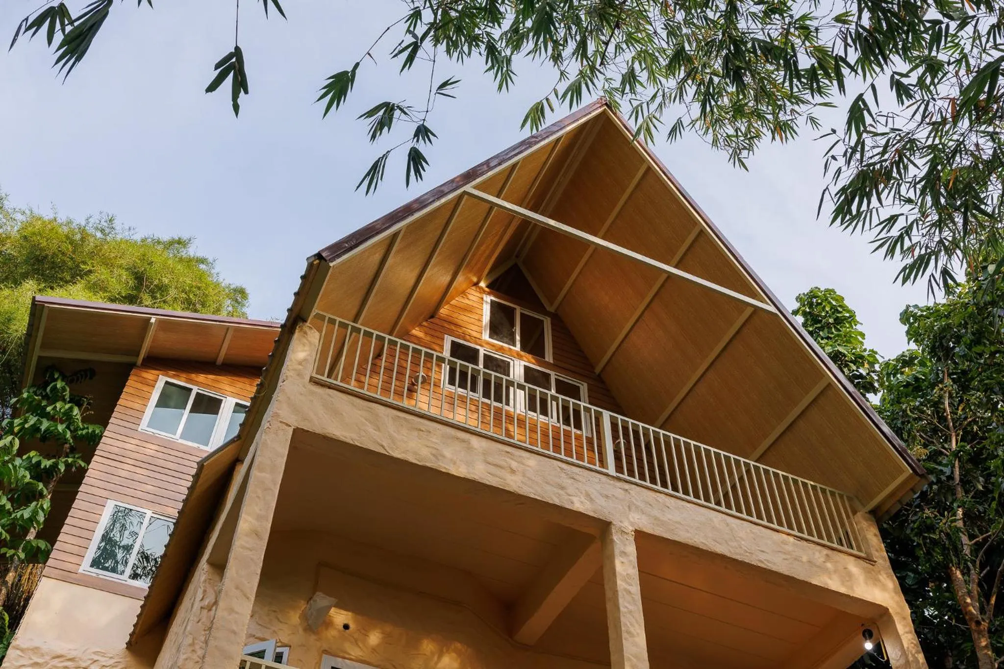 Property building in Baandin Chiewlarn