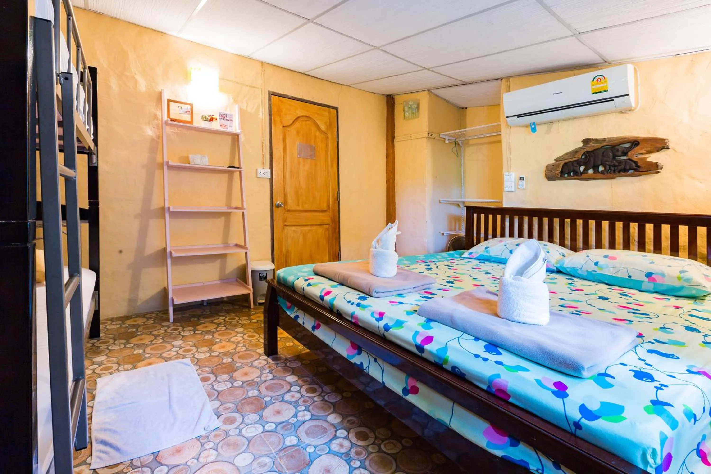 Bed in Baandin Chiewlarn