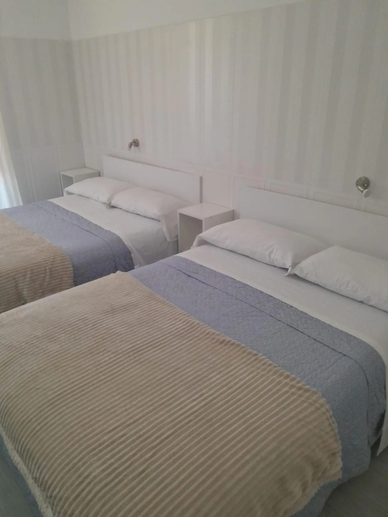 Photo of the whole room, Bed in AltaDomus Roma