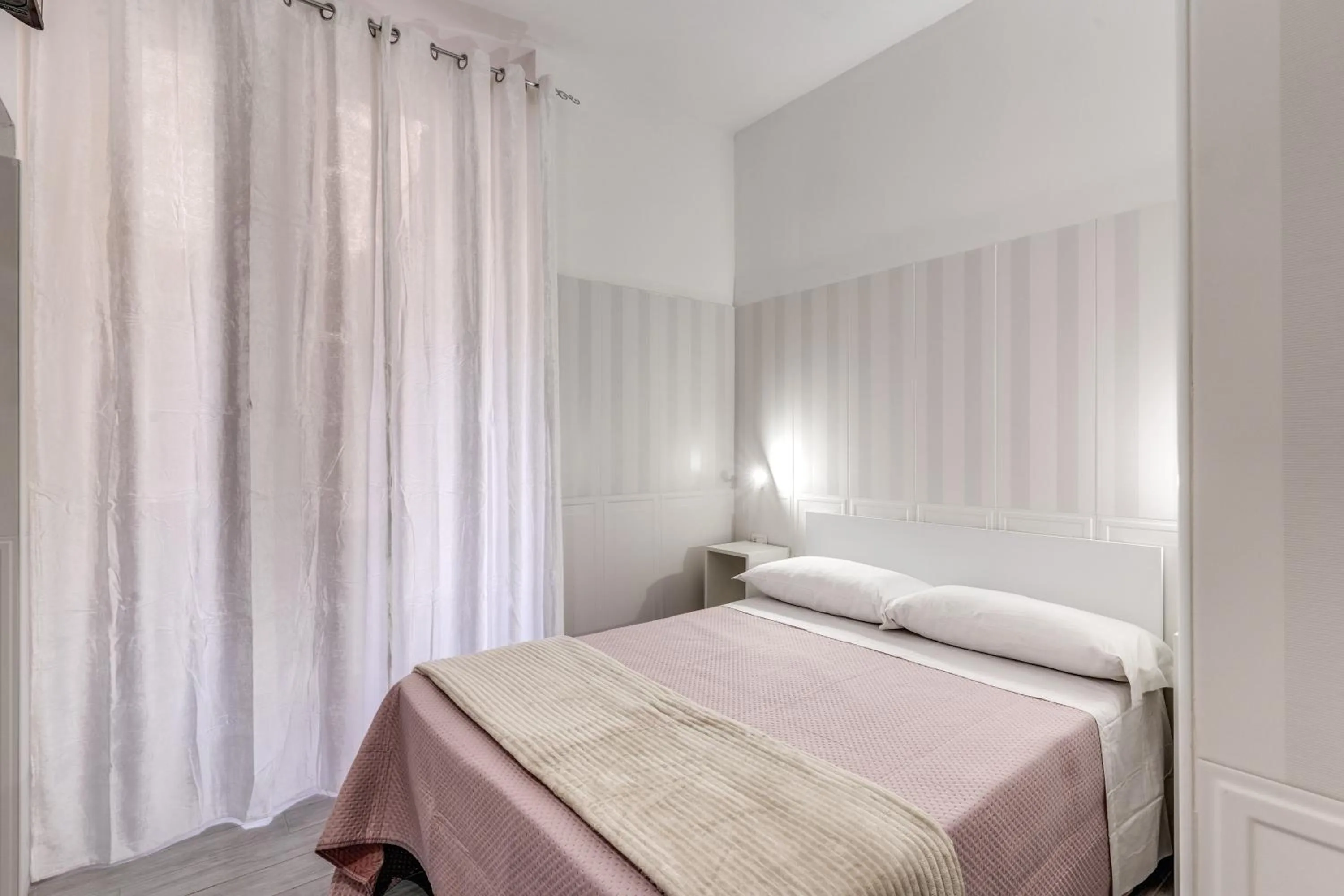 Bedroom, Bed in AltaDomus Roma