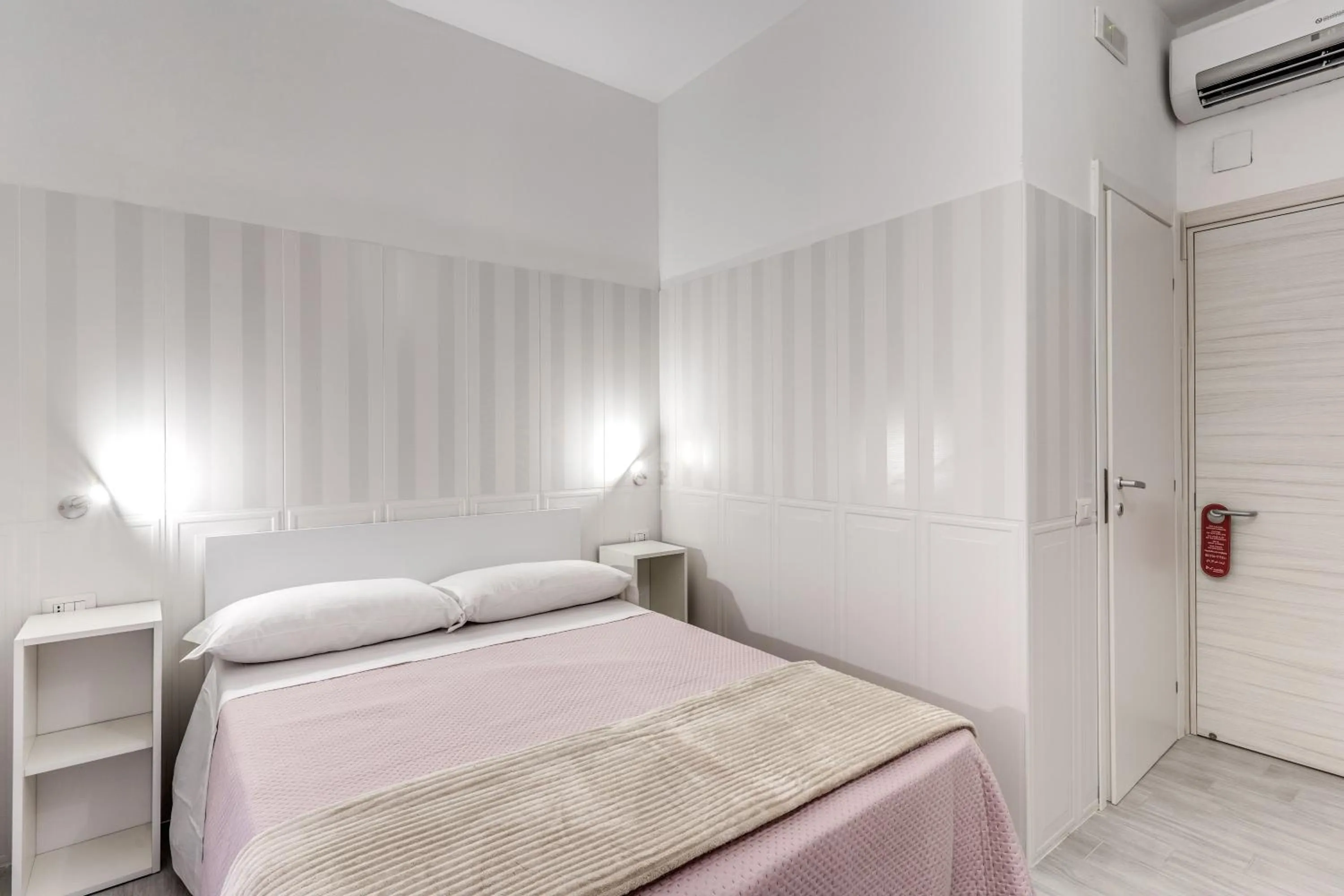 Bedroom, Bed in AltaDomus Roma