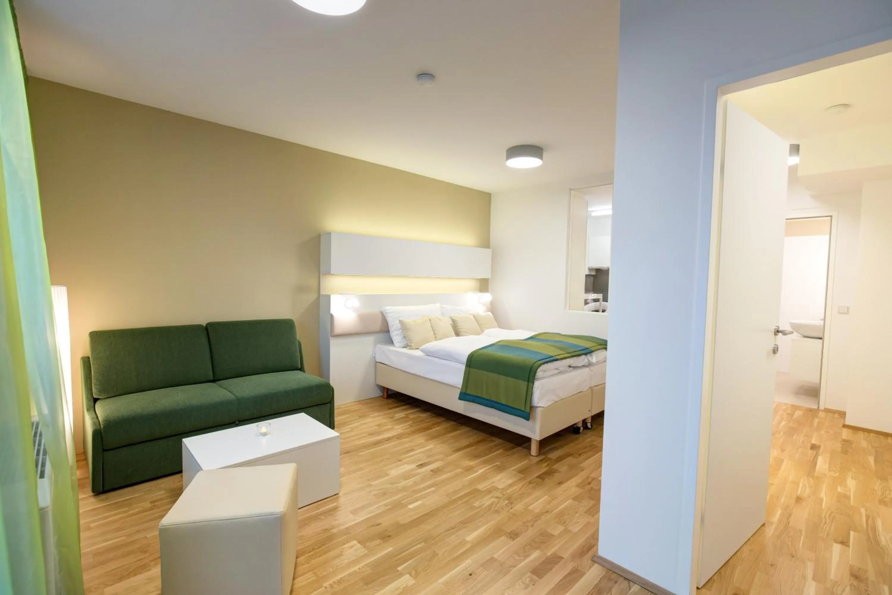 Bathroom, Bed in Smart Apart Living - Wien Hauptbahnhof - self check-in