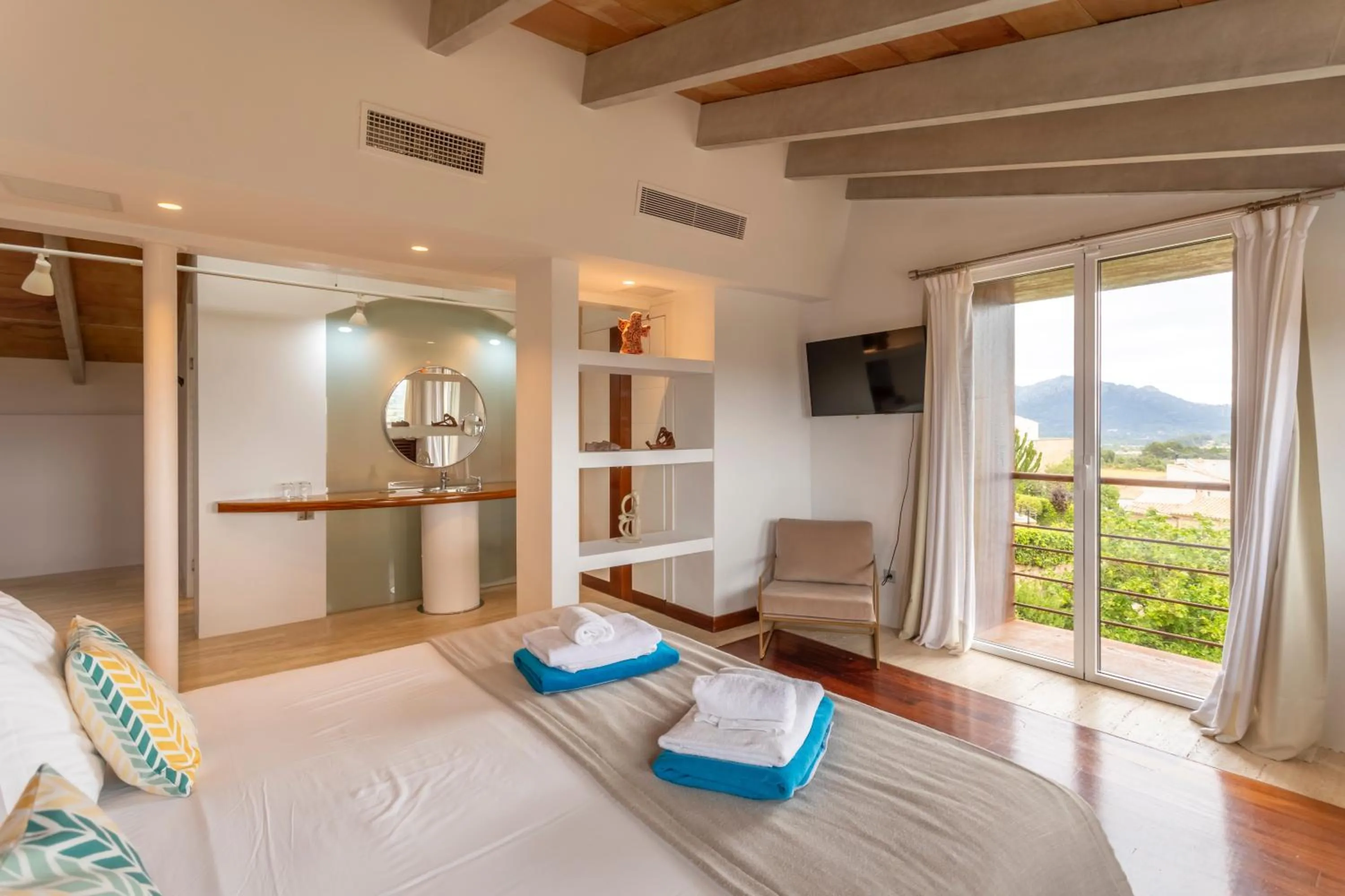 Pool view, Bed in Can Cota Boutique - Turismo de interior