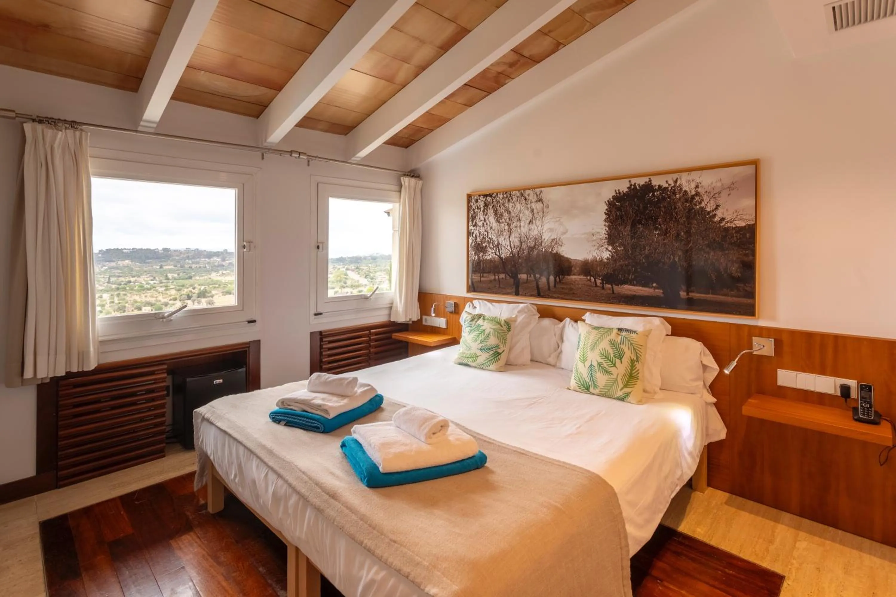 Garden view, Bed in Can Cota Boutique - Turismo de interior